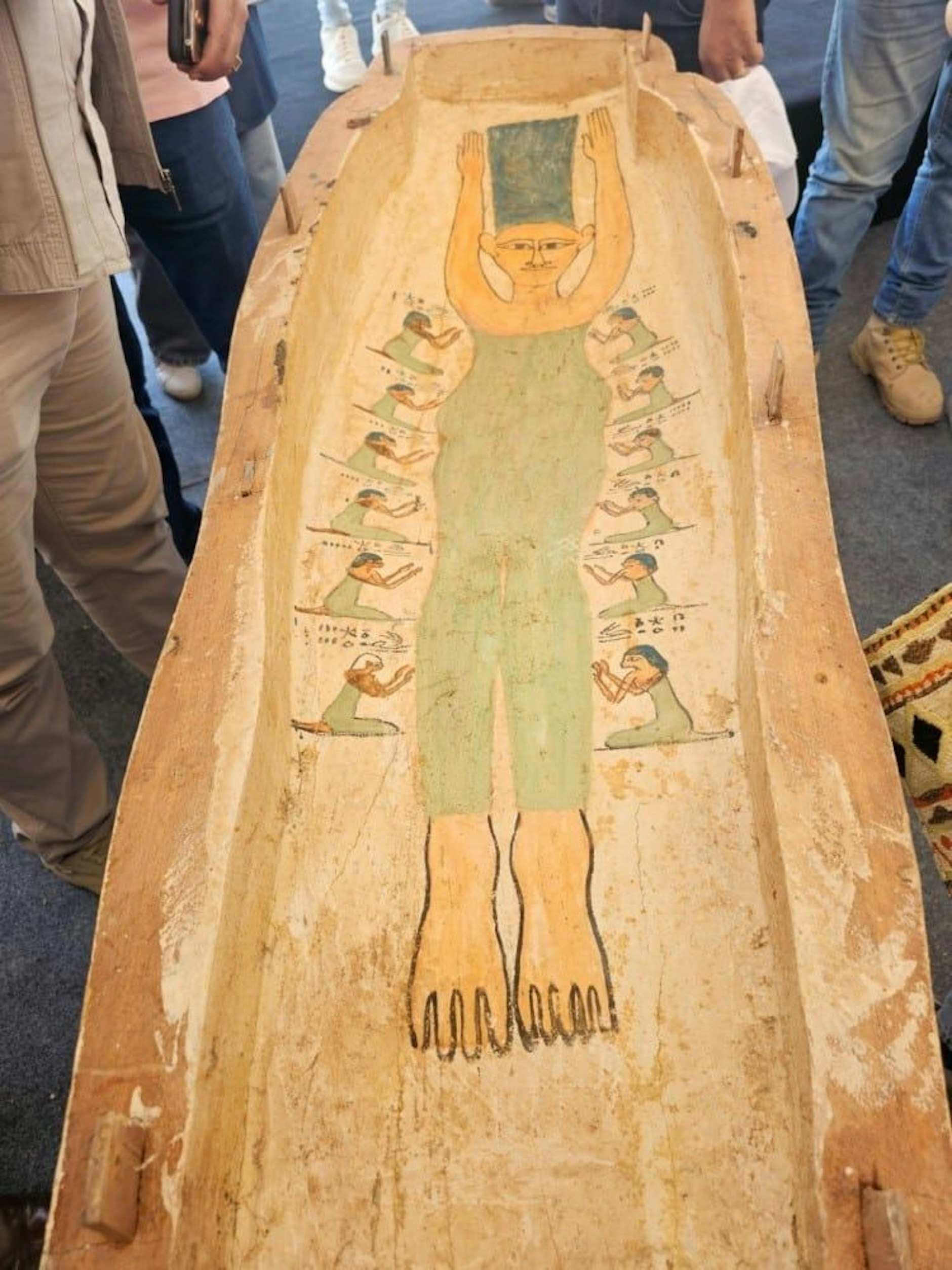 Viele erinnert das Bild auf einem ägyptischen Sarkophag an Marge Simpson.