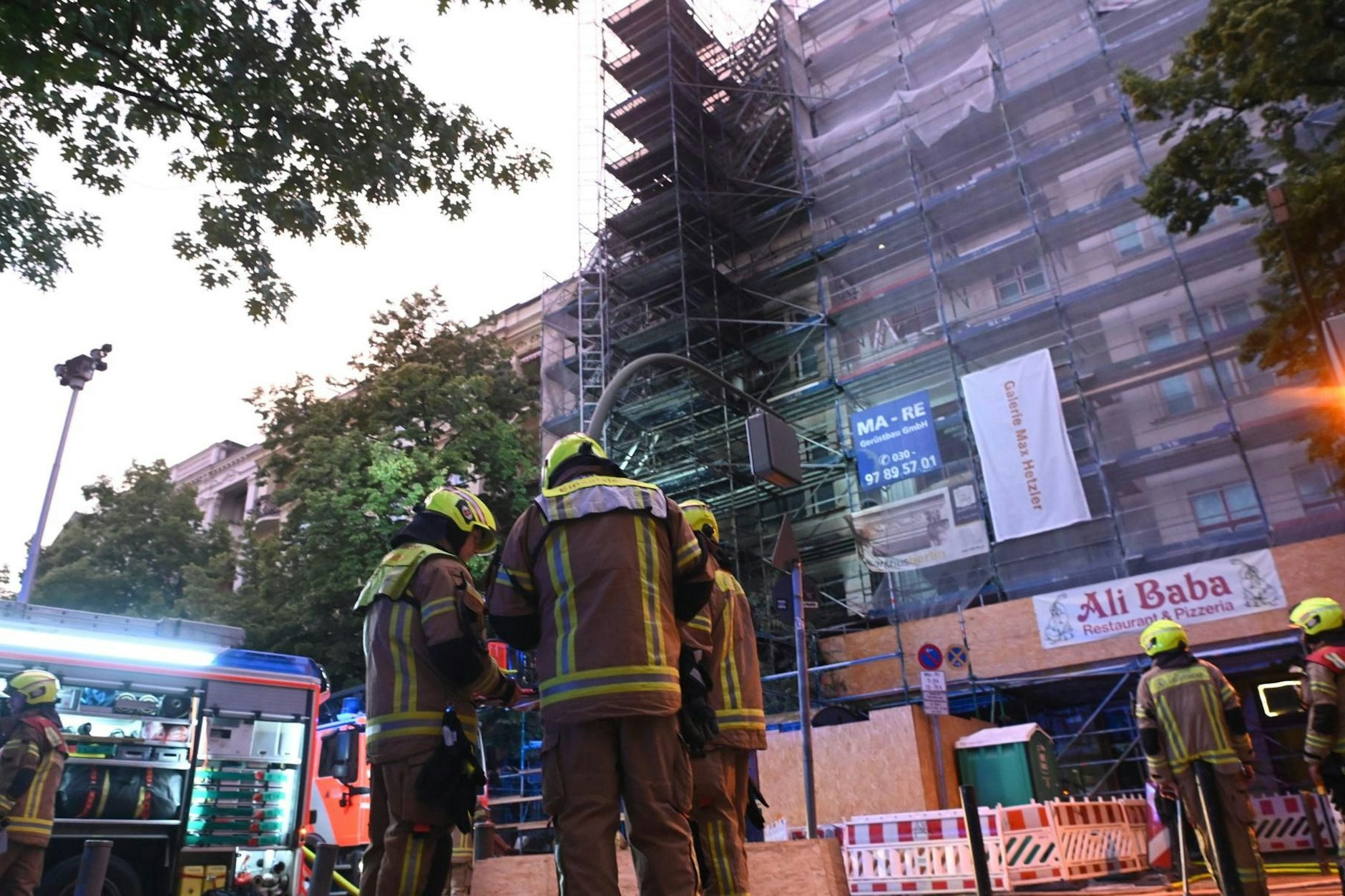 Die Feuerwehr rückte in der Nacht zu Donnerstag in die Bleibtreustraße aus.