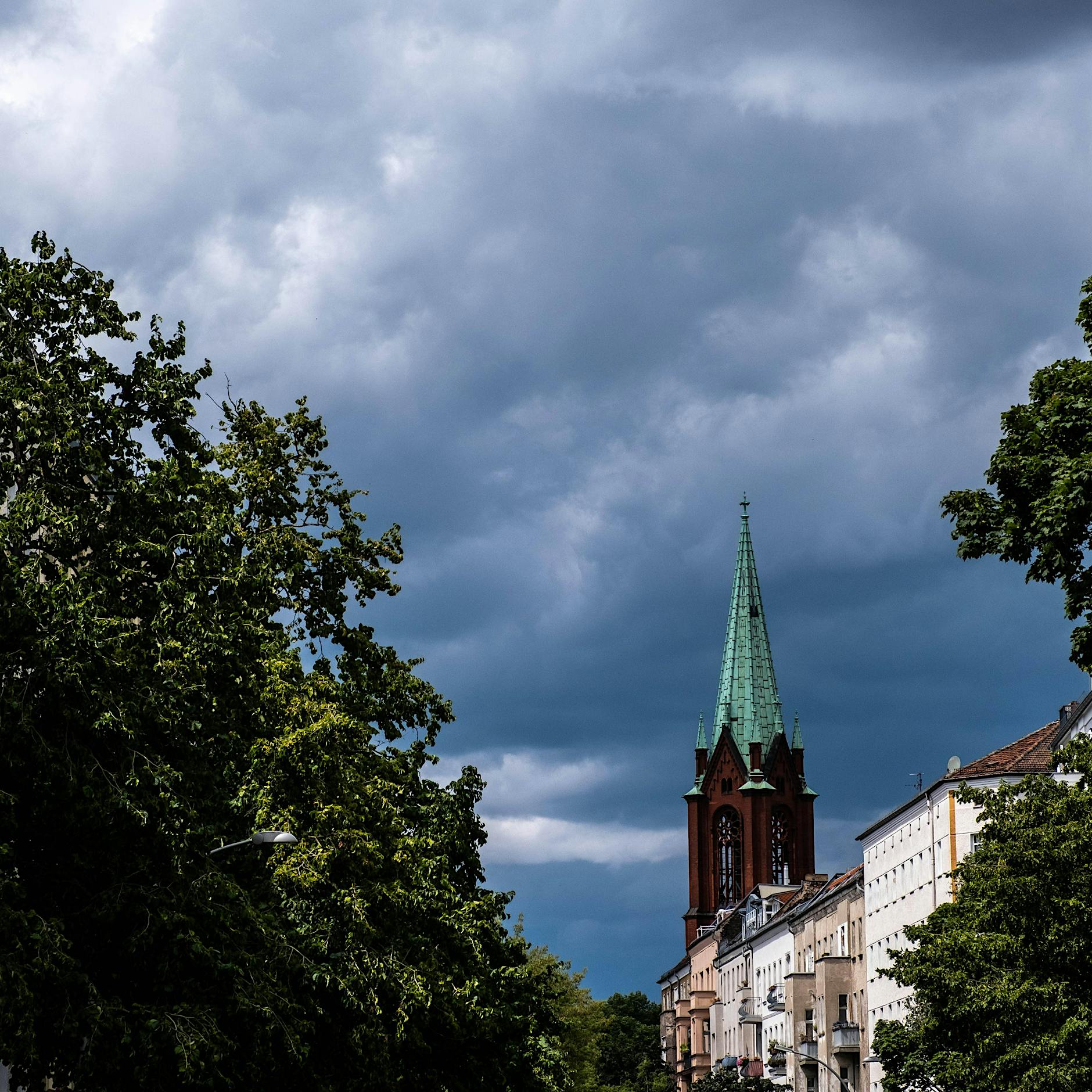 Hitze-Wetter in Berlin: Warnung vor Gewitter in Freibädern