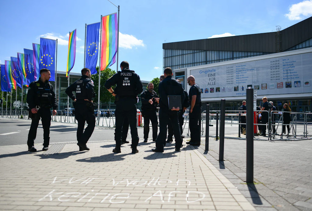 Sol görüşlü aşırılıkçılar şiddet çağrısında bulundu, CDU protesto etti