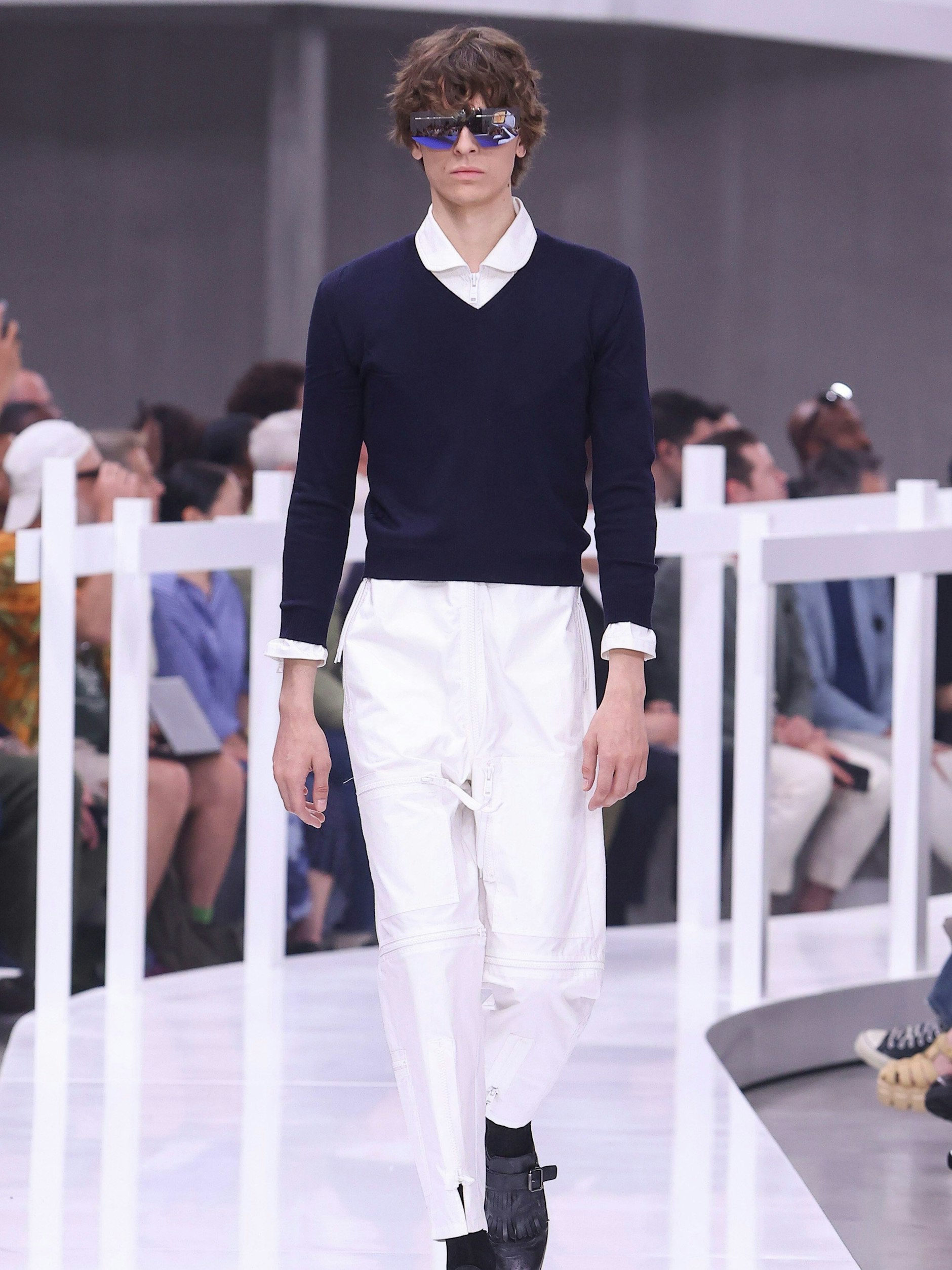 Ein körperbetonter Trompe-l’Œil-Look, der im Juni auf der Prada-Männerschau präsentiert wurde.