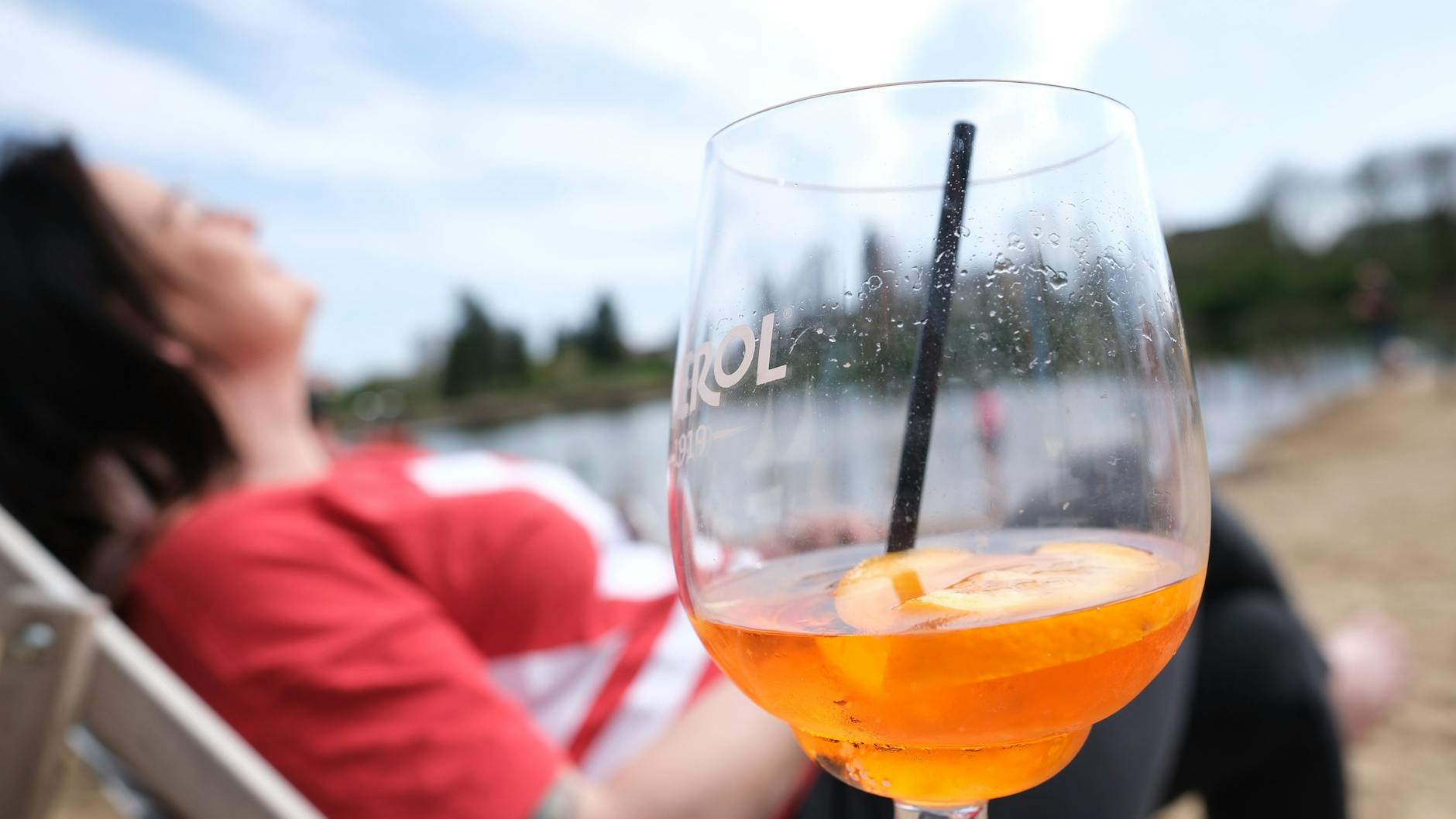 Am Wochenende herrschen wieder sommerliche Temperaturen. Für viele gehört ein Aperol Spritz zum Sommer dazu. 