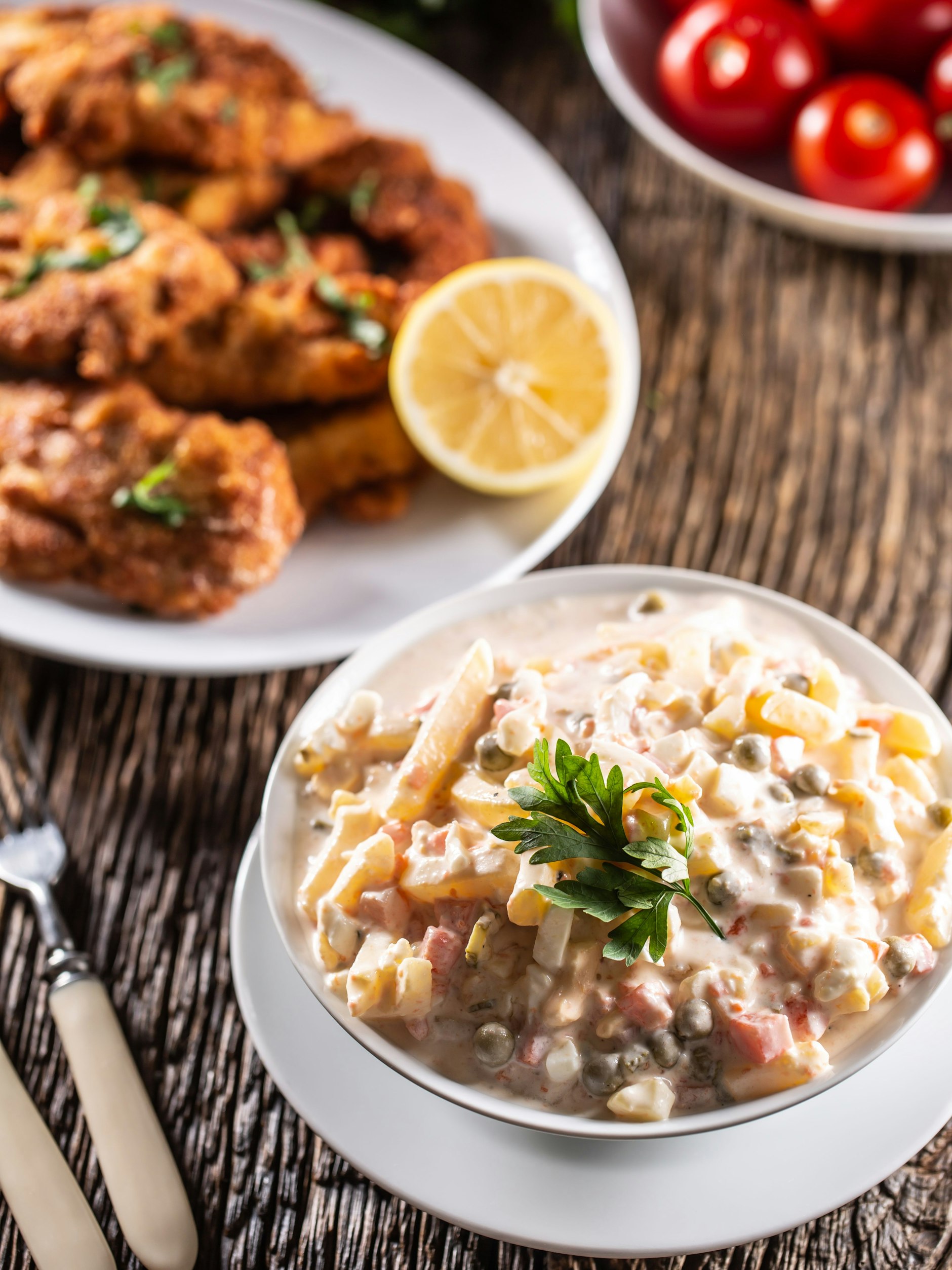Das Rezept für Kartoffelsalat passt auch perfekt als Beilage zum Schnitzel oder zu anderen Gerichten.