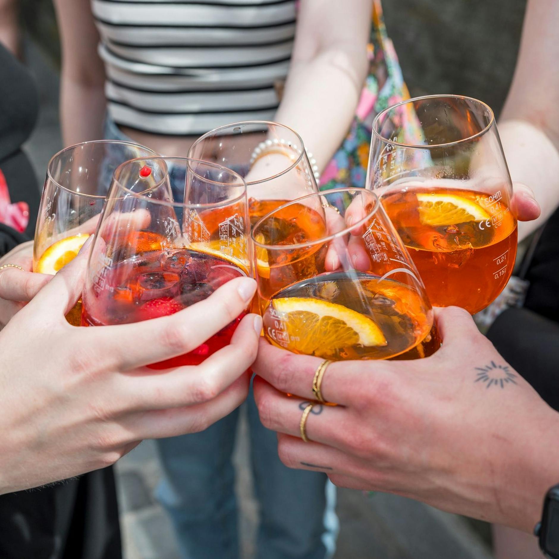 Image - Aperol Spritz: Genuss oder Gefahr? Faktencheck zu den Gerüchten über gefährliche Farbstoffe