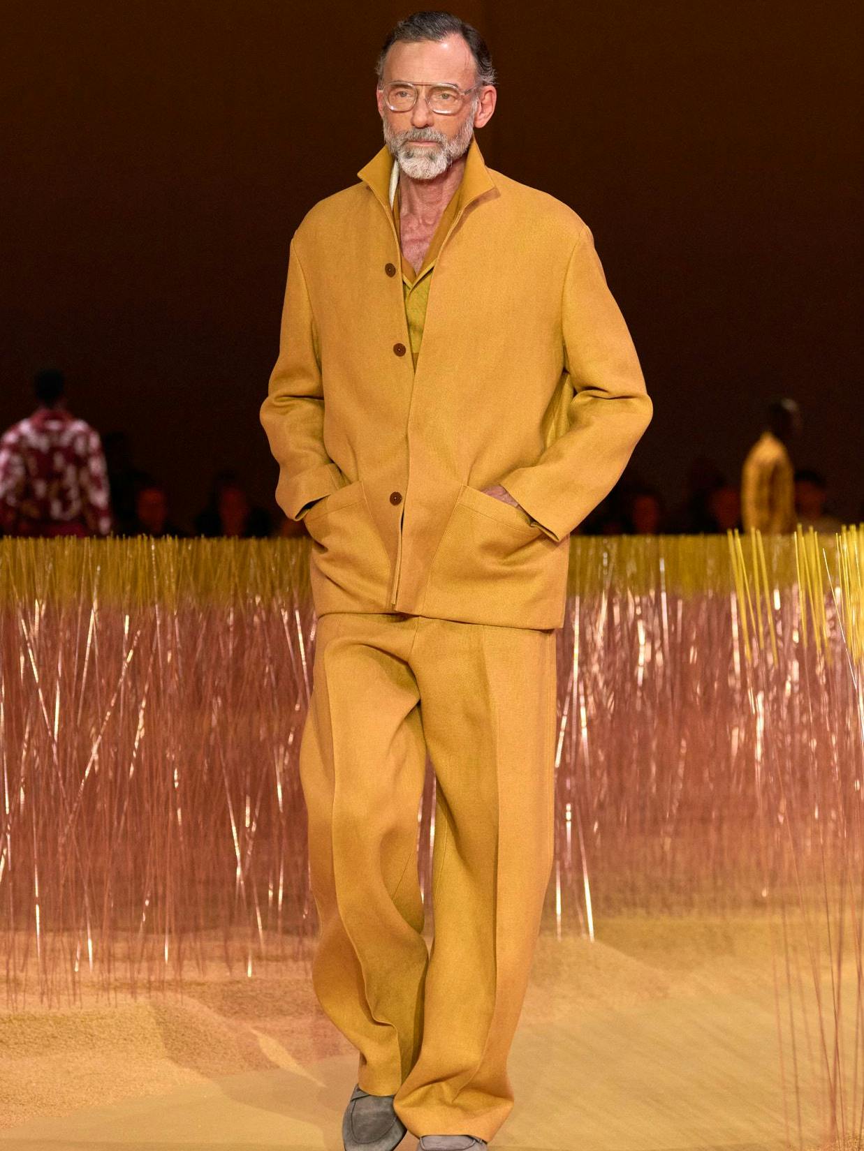 Der Zegna-Mann trägt im Sommer 2025 Anzüge aus luxuriösem Leinen.