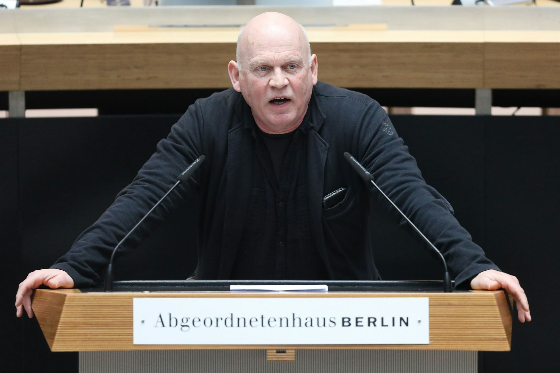 Wolfgang Albers unterstütze den BSW-Politiker King bei den Anfragen an den Senat.