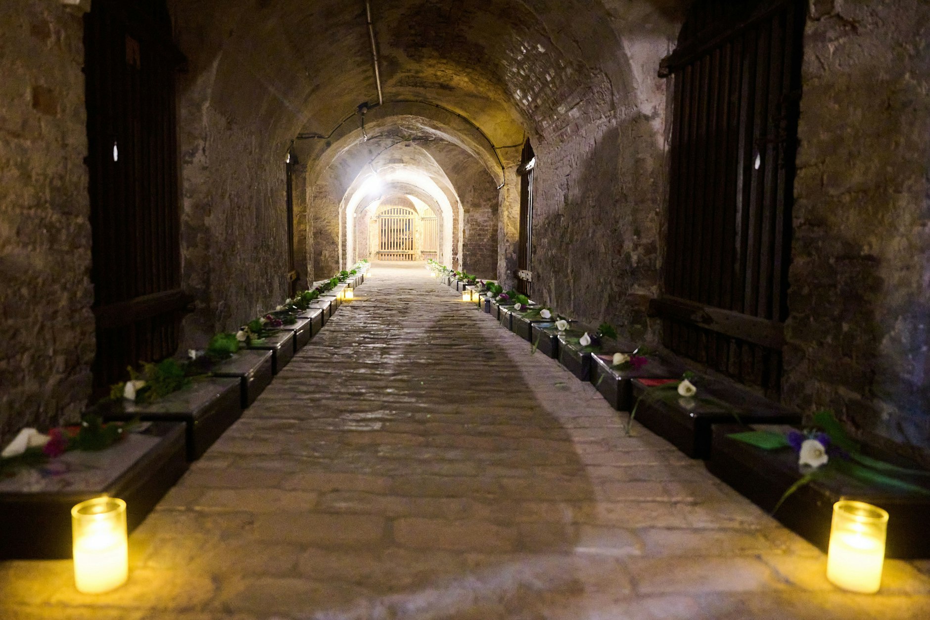 Die Gebeine der ersten mittelalterlichen und frühneuzeitlichen Berlinerinnen und Berliner stehen im Gewölbe der Parochialkirche in Berlin-Mitte. Die Gebeine sind bei archäologischen Ausgrabungen am Petriplatz gefunden worden und werden zum Petriplatz überführt und dort im Ossarium (Gebeinhaus) des Archäologischen Hauses unter Beteiligung von Geistlichen verschiedener Konfessionen beigesetzt.