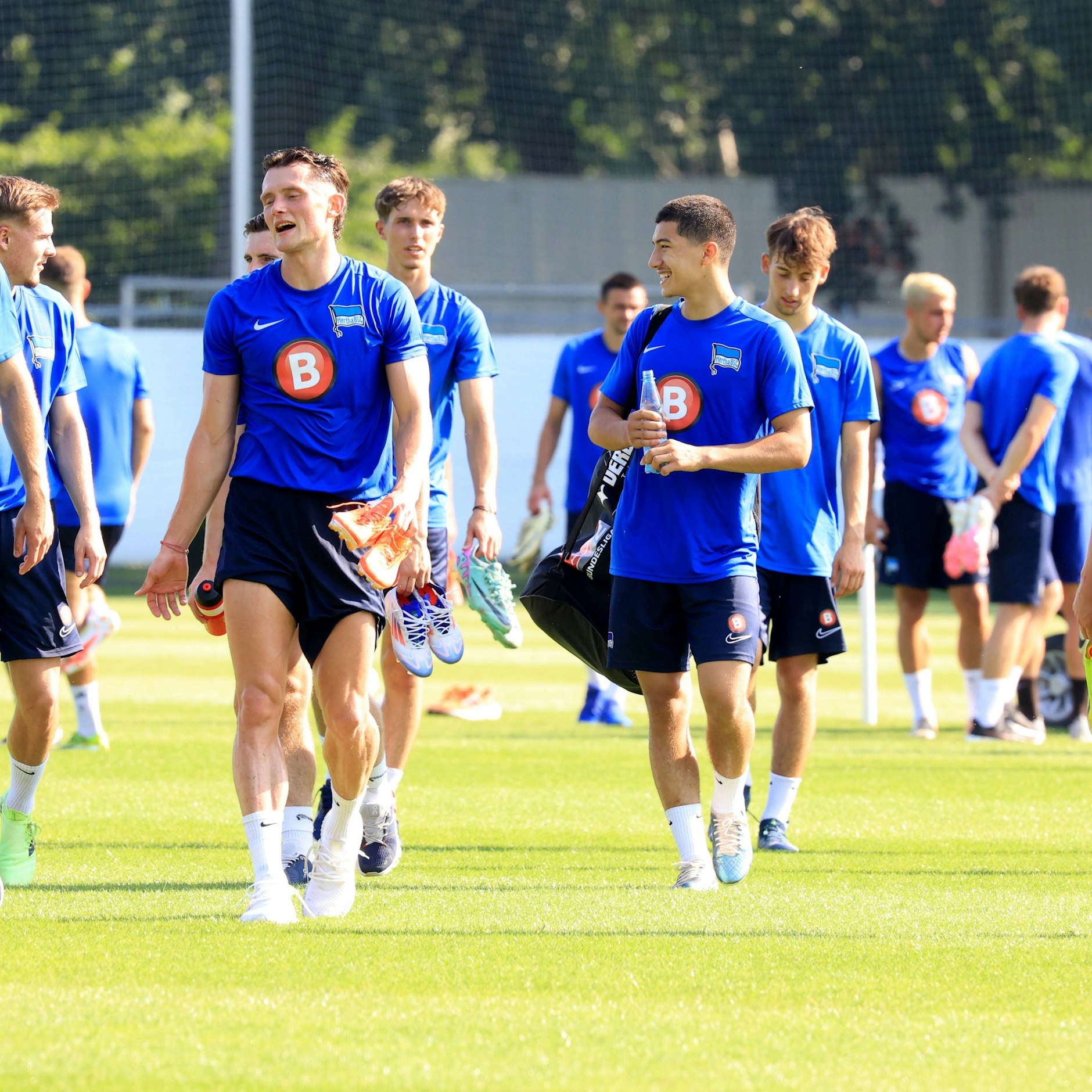 Knallhartes Dauer-Training! Die Spieler sind nach 120 Minuten erschöpft, aber glücklich.