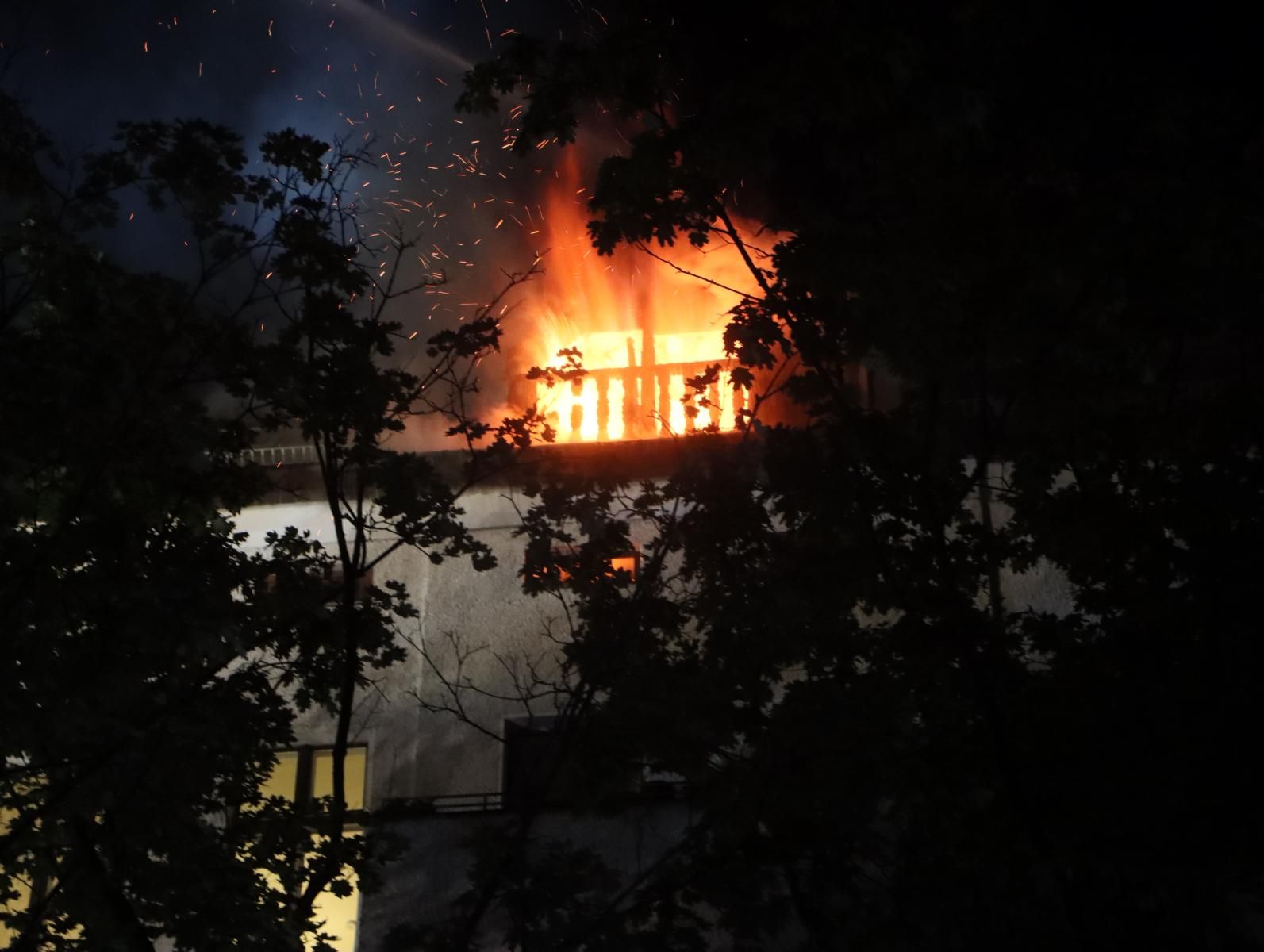 VIDEO: Verheerender Brand in Schöneberg – ein Toter, mehrere Verletzte!