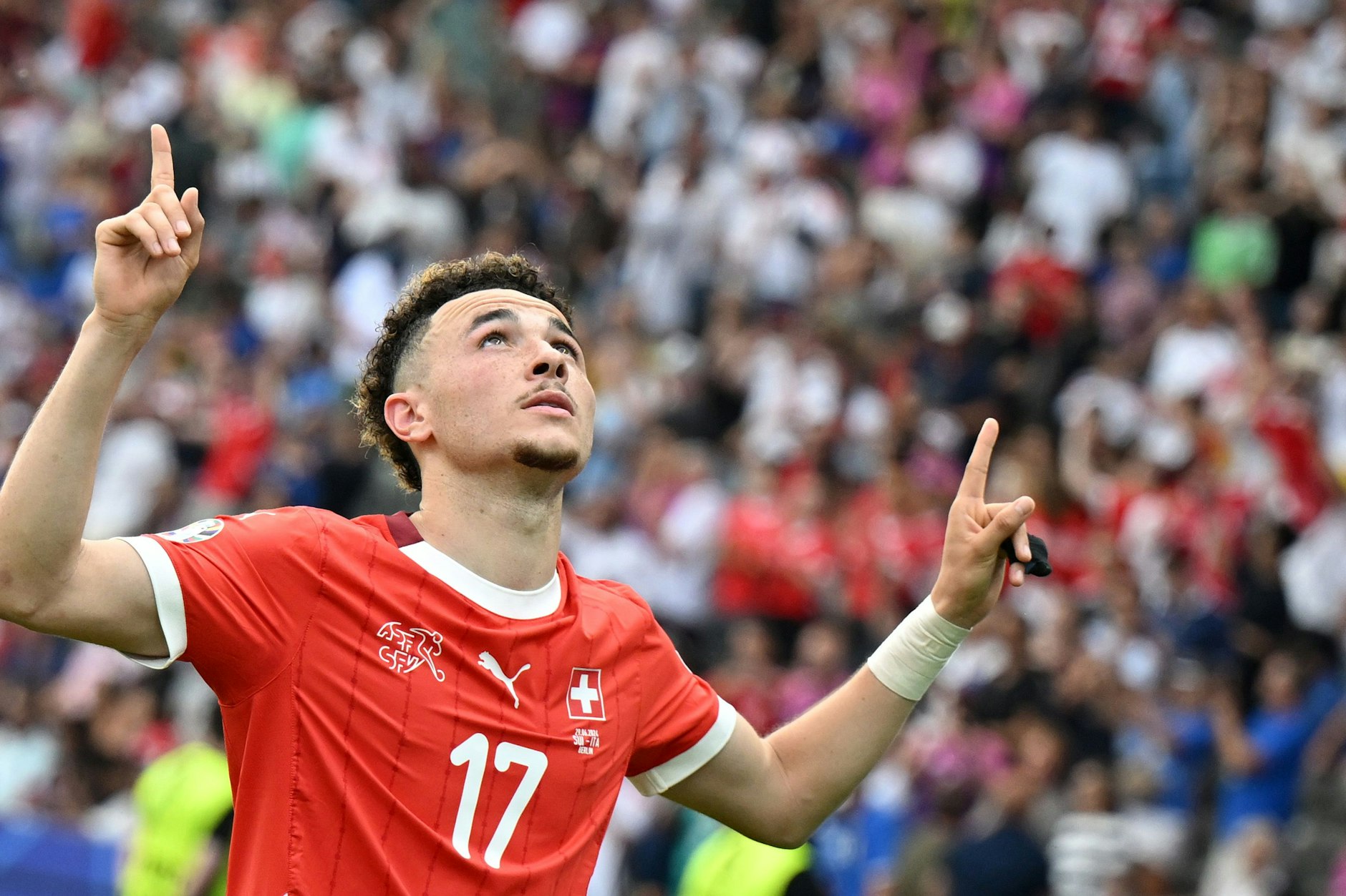 Ruben Vargas von der Schweiz bejubelt im Berliner Olympiastadion sein Tor zum 2:0 im EM-Achtelfinale gegen Italien. 