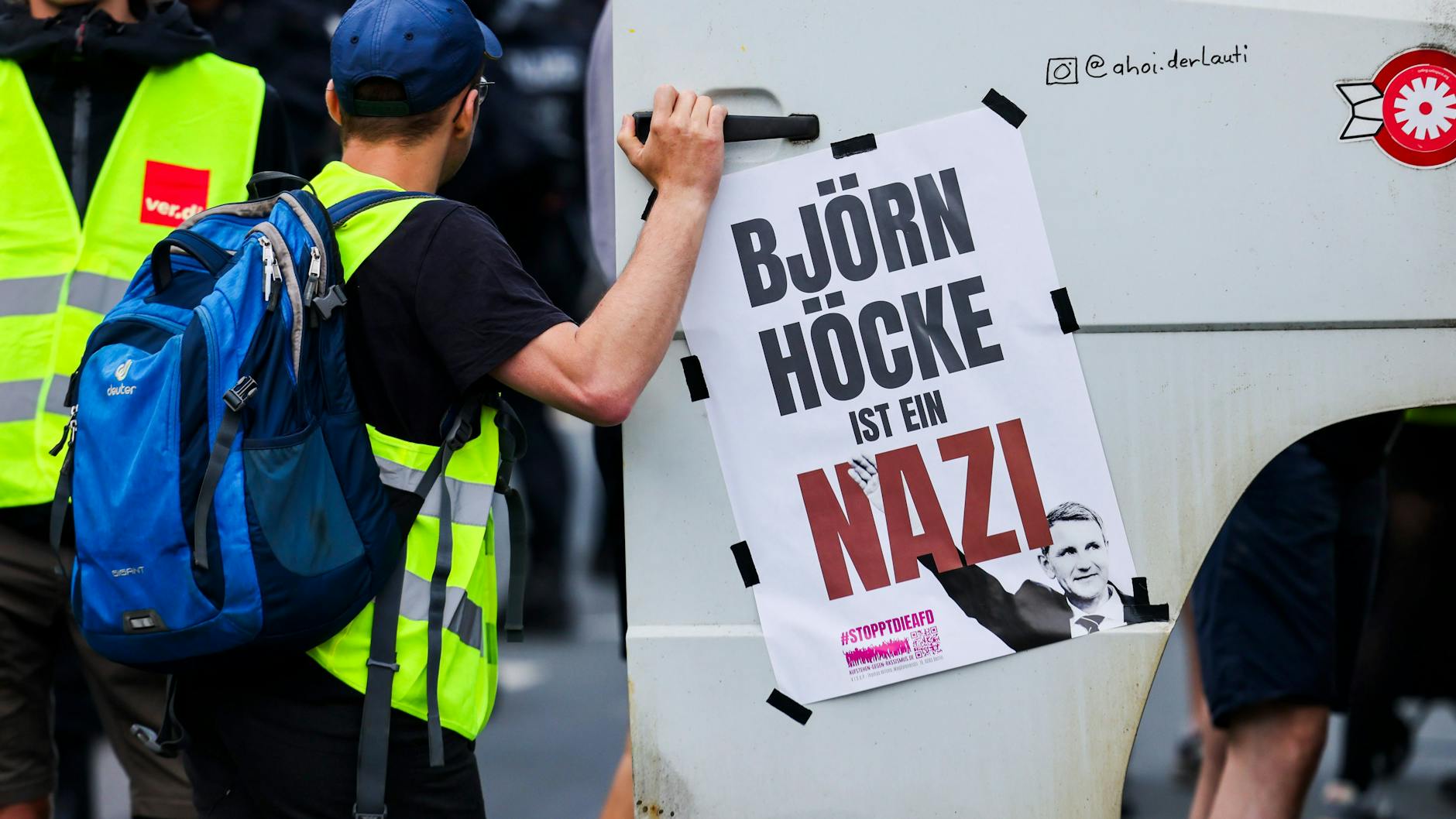 Die Stimmung rund um die Grugahalle ist aufgeladen.