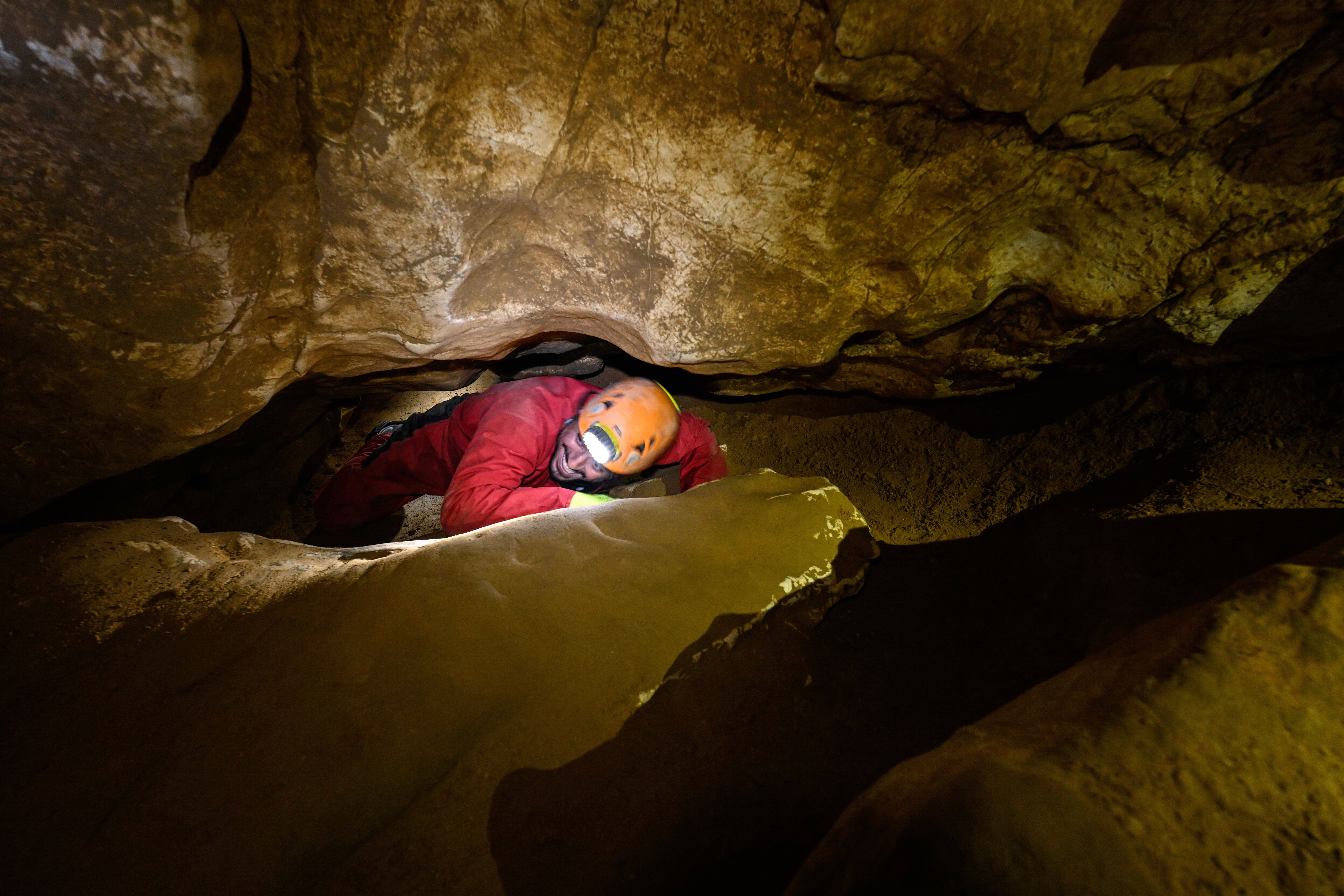Kletterer (27) steckte in Höhle fest: Er wurde langsam zerquetscht!