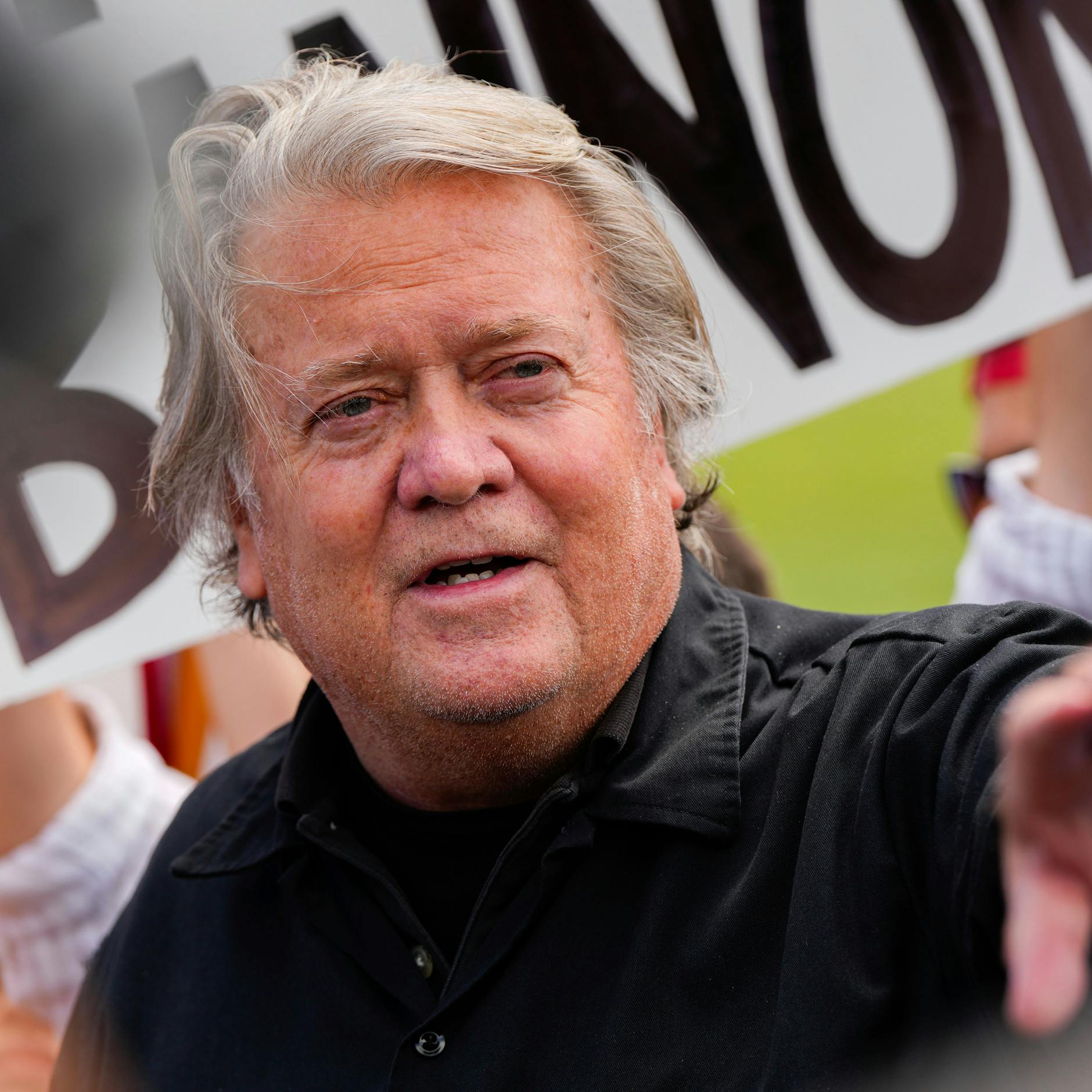 Image - Berichte: Einstiger Trump-Berater Steve Bannon tritt Haft an