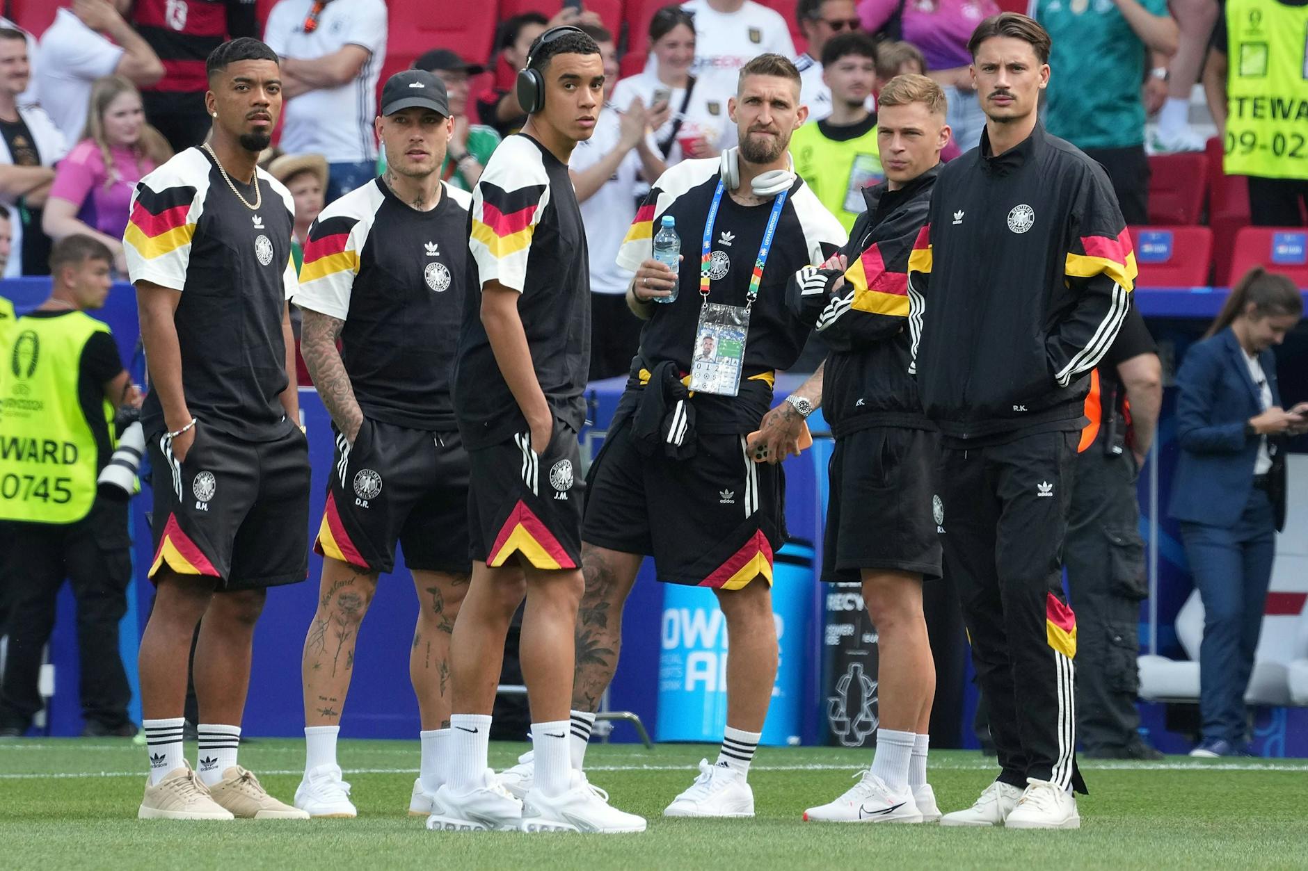 Verstehen sich gut: Deutschlands Nationalspieler setzten vor dem EM-Viertelfinale gegen Spanien auf den Teamgeist. 