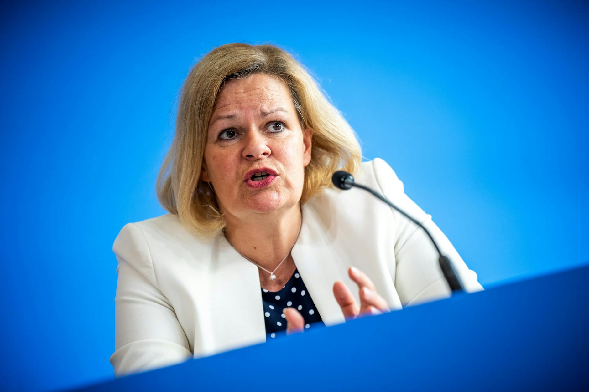 <strong>Der Verfassungsschutz hat bei 364 Beschäftigen in den deutschen Sicherheitsbehörden konkrete Anhaltspunkte für verfassungsfeindliche, rechtsextremistische Tendenzen.</strong> Nancy Faeser (SPD), Bundesministerin des Innern und Heimat: <strong>„Vertrauen und Transparenz sind essenziell und jeder einzelne Fall ist einer zu viel.“ (Archivbild)</strong>