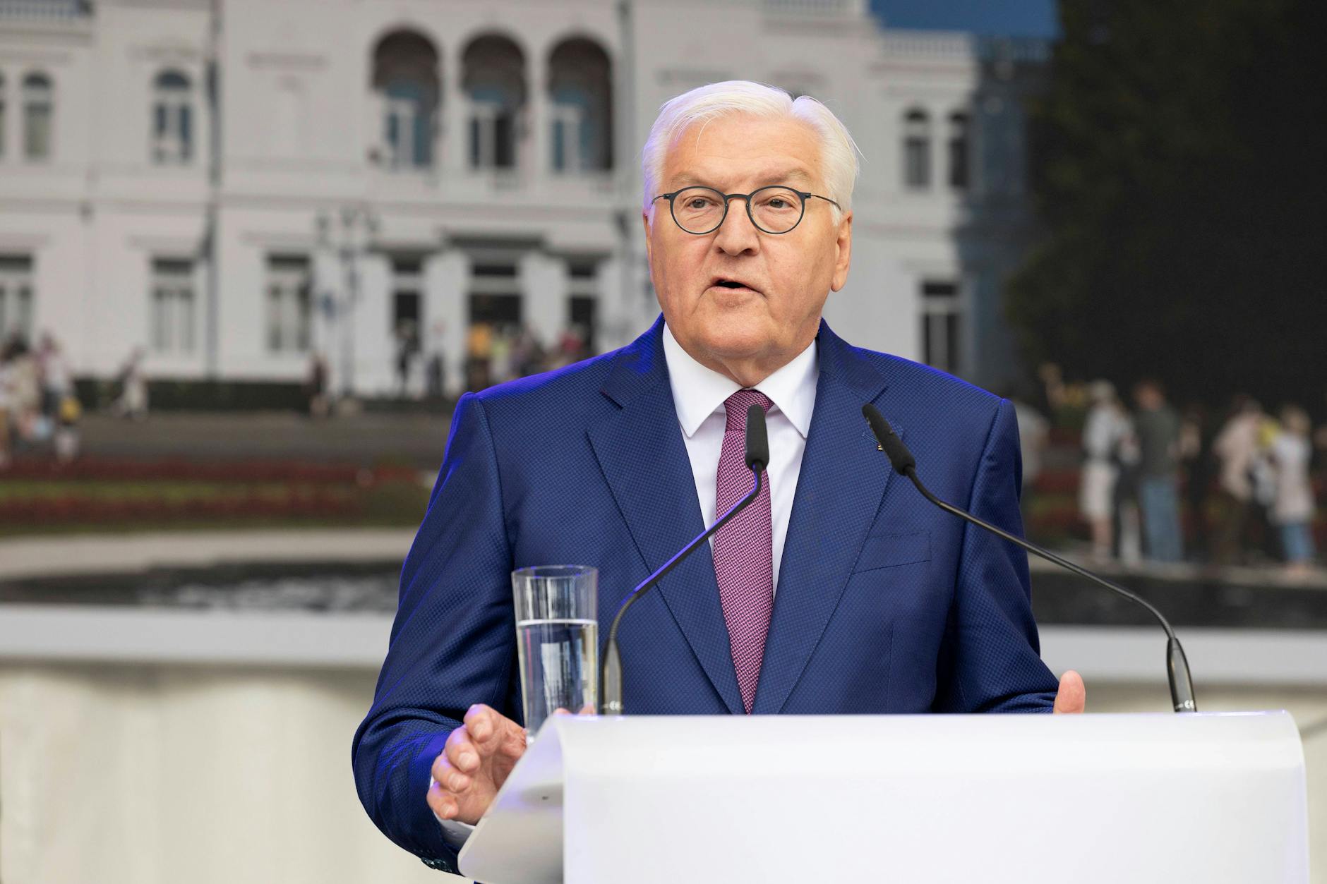 Steinmeier beim Fest der Demokratie zum Jubiläum 75 Jahre Grundgesetz der Bundesrepublik Deutschland in Bonn, im Park der Villa Hammerschmidt, am 25. Mai 2024.