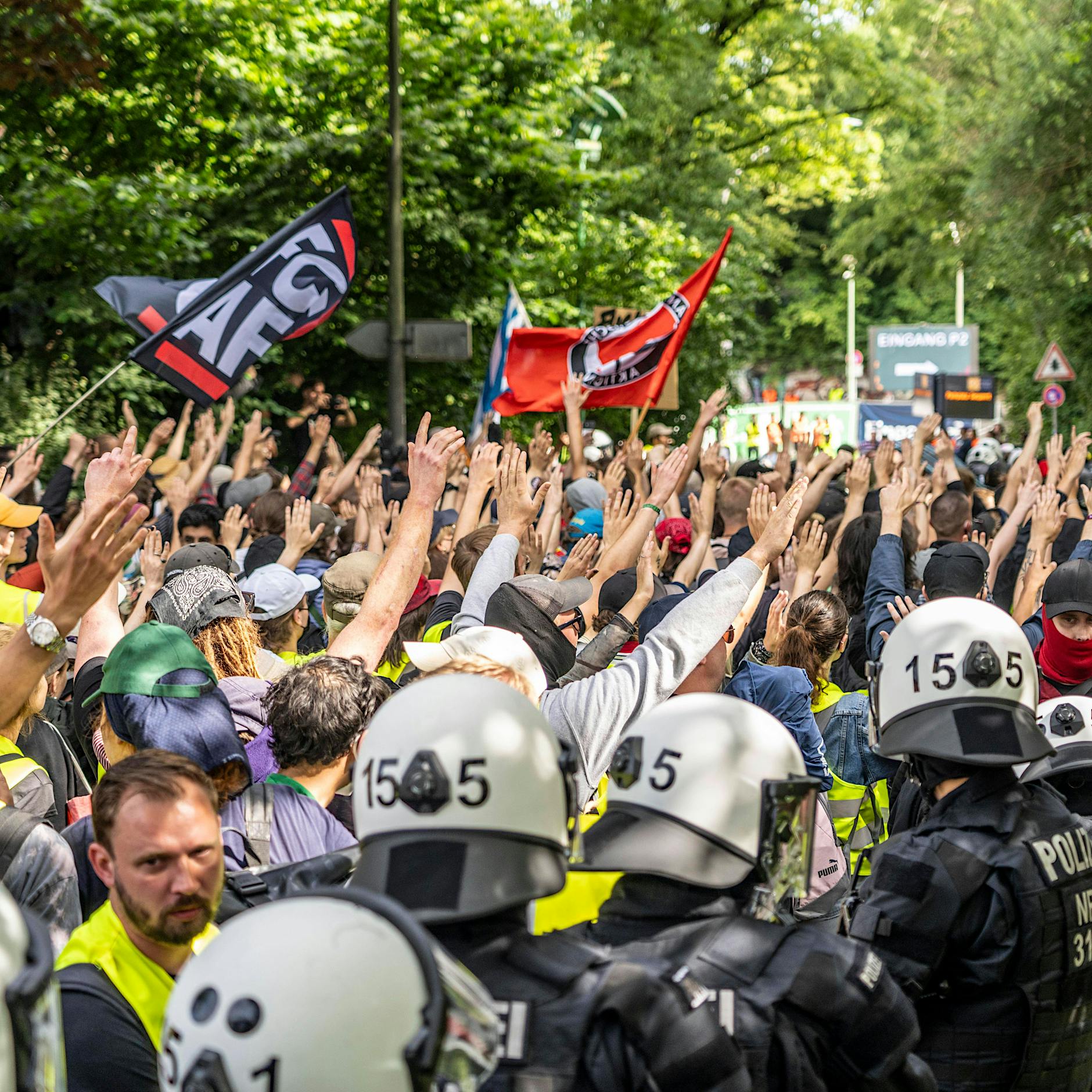 Proteste gegen AfD-Parteitag in Essen: Linksextreme bedrohen Journalisten und verletzen Polizisten