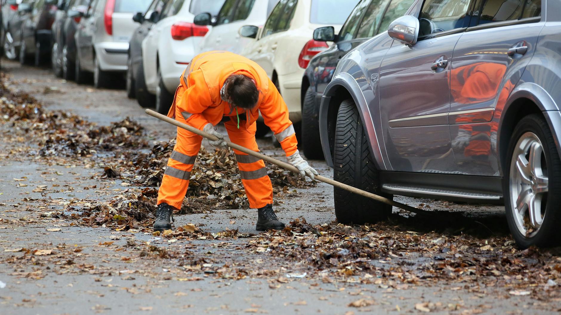 Das ganze Jahr über sorgen die Mitarbeiterinnen und Mitarbeiter der BSR für Sauberkeit auf Berlins Straßen.