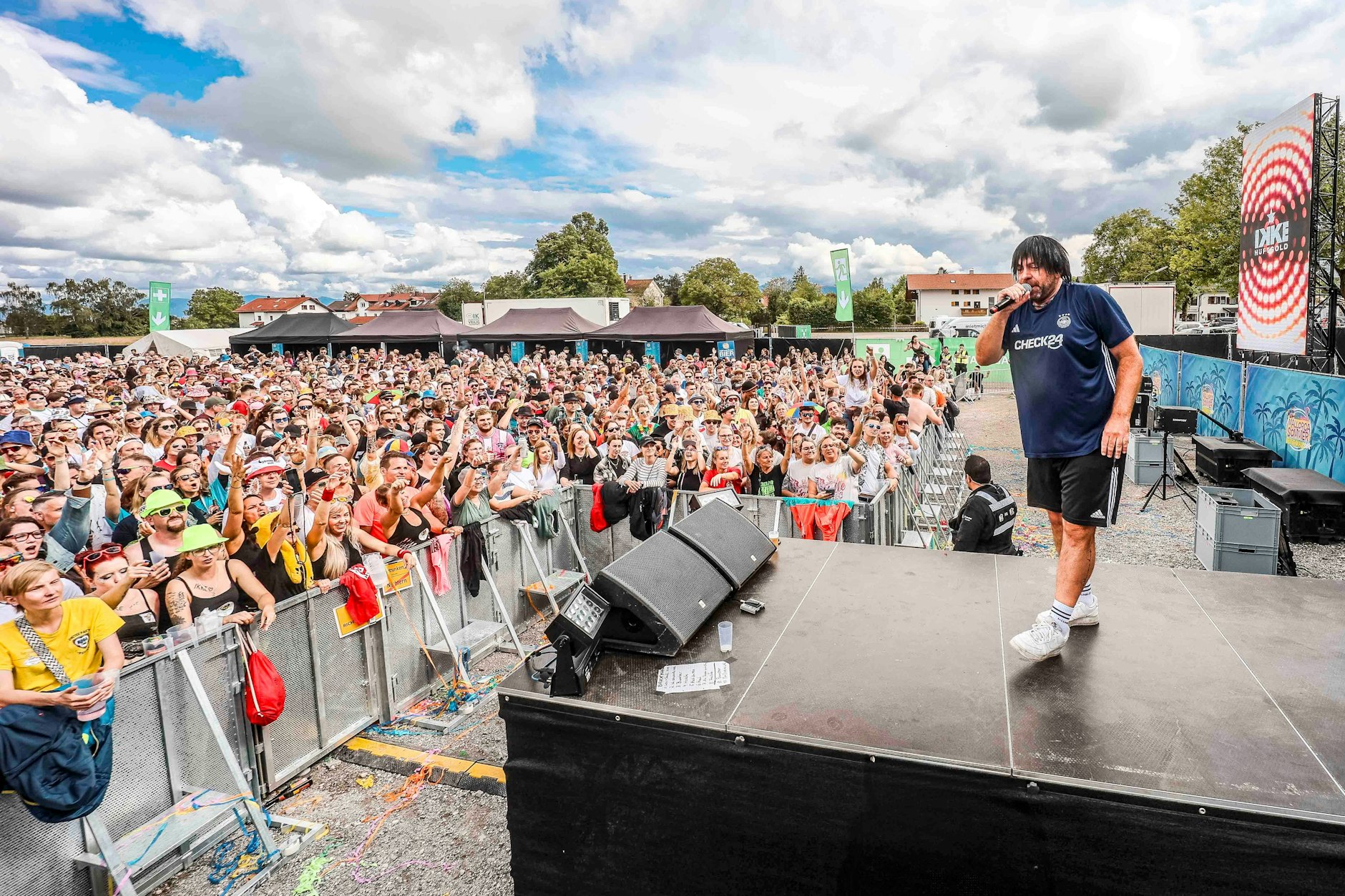 Ikke Hüftgold beim Mallorca Sommerfestival 2024 in Rosenheim