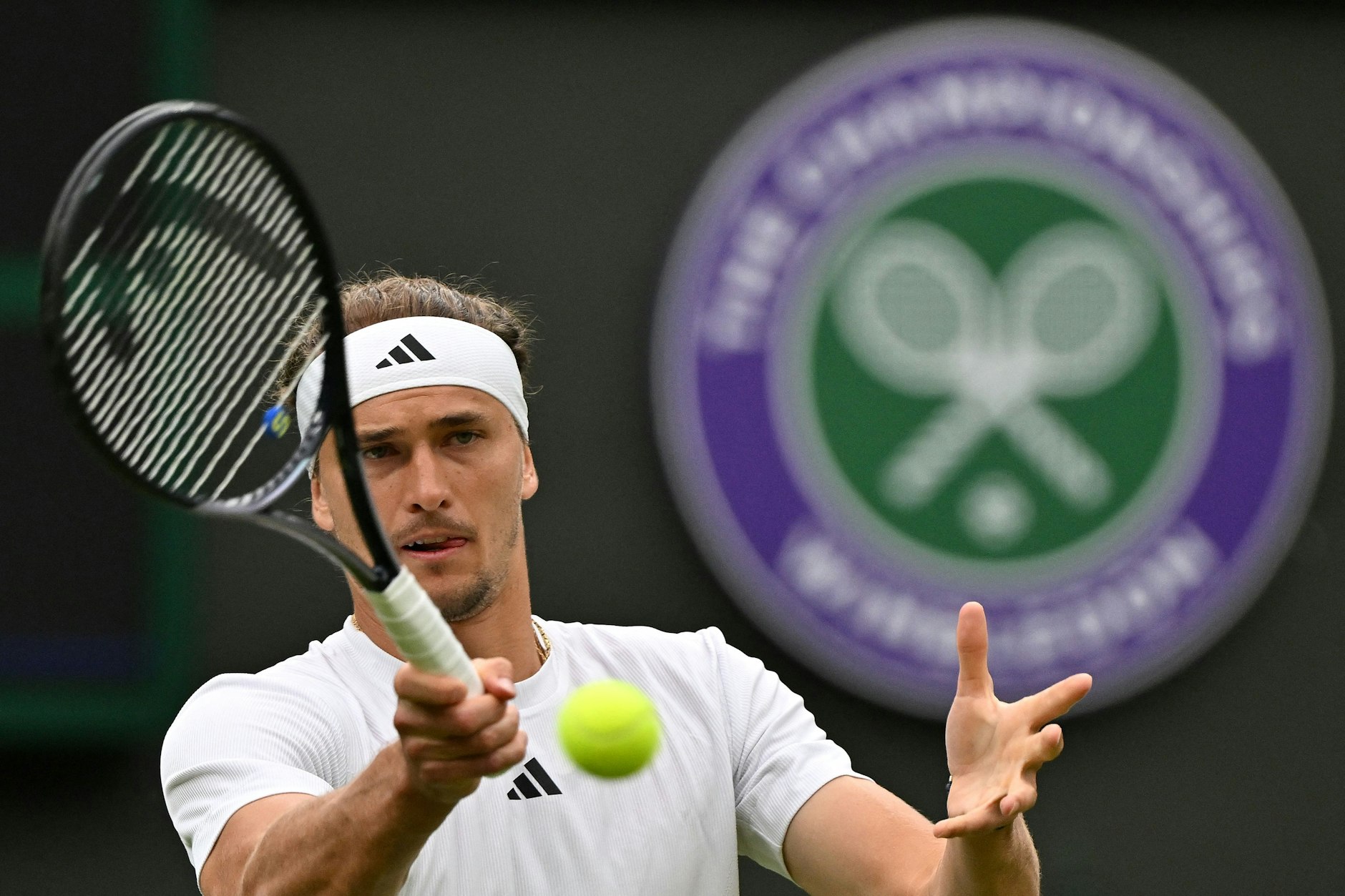 Alexander Zverev erreichte in Wimbledon locker die zweite Runde.
