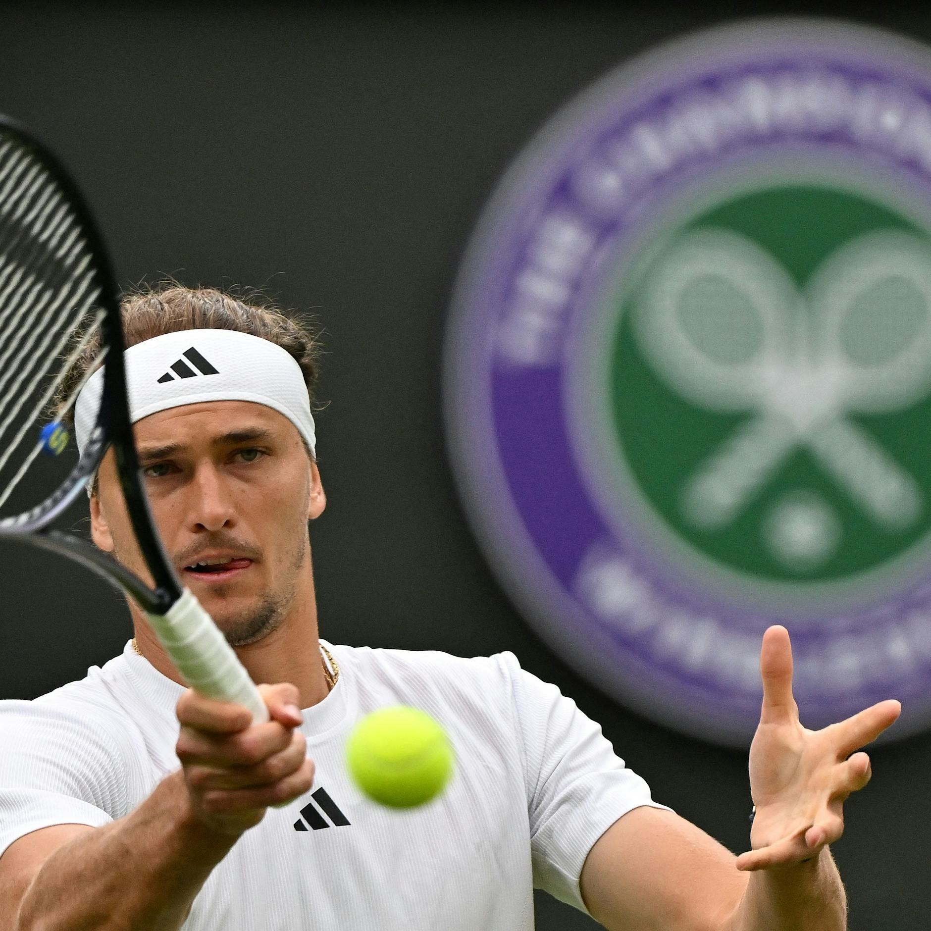 Image - Alexander Zverev kommt in Wimbledon locker weiter – Laura Siegemund trotzt Regen