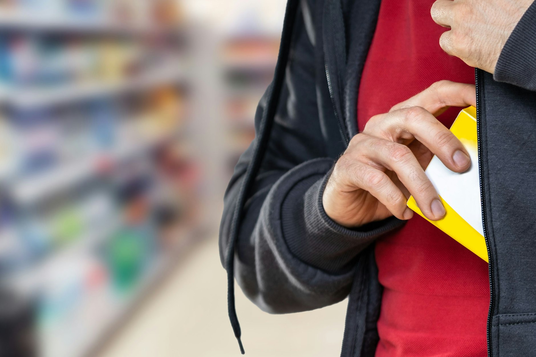 Immer mehr Menschen lassen hin und wieder im Laden etwas mitgehen.