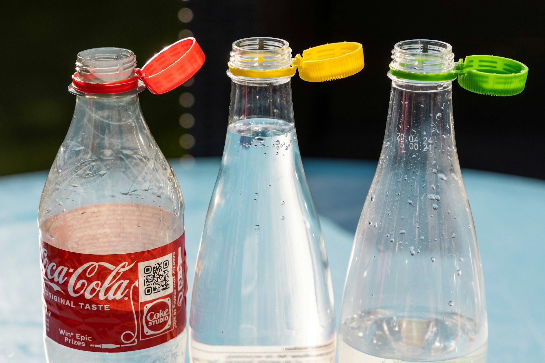 Ab dem 3. Juli müssen die Deckel an bestimmten Getränkeflaschen fest montiert sein.