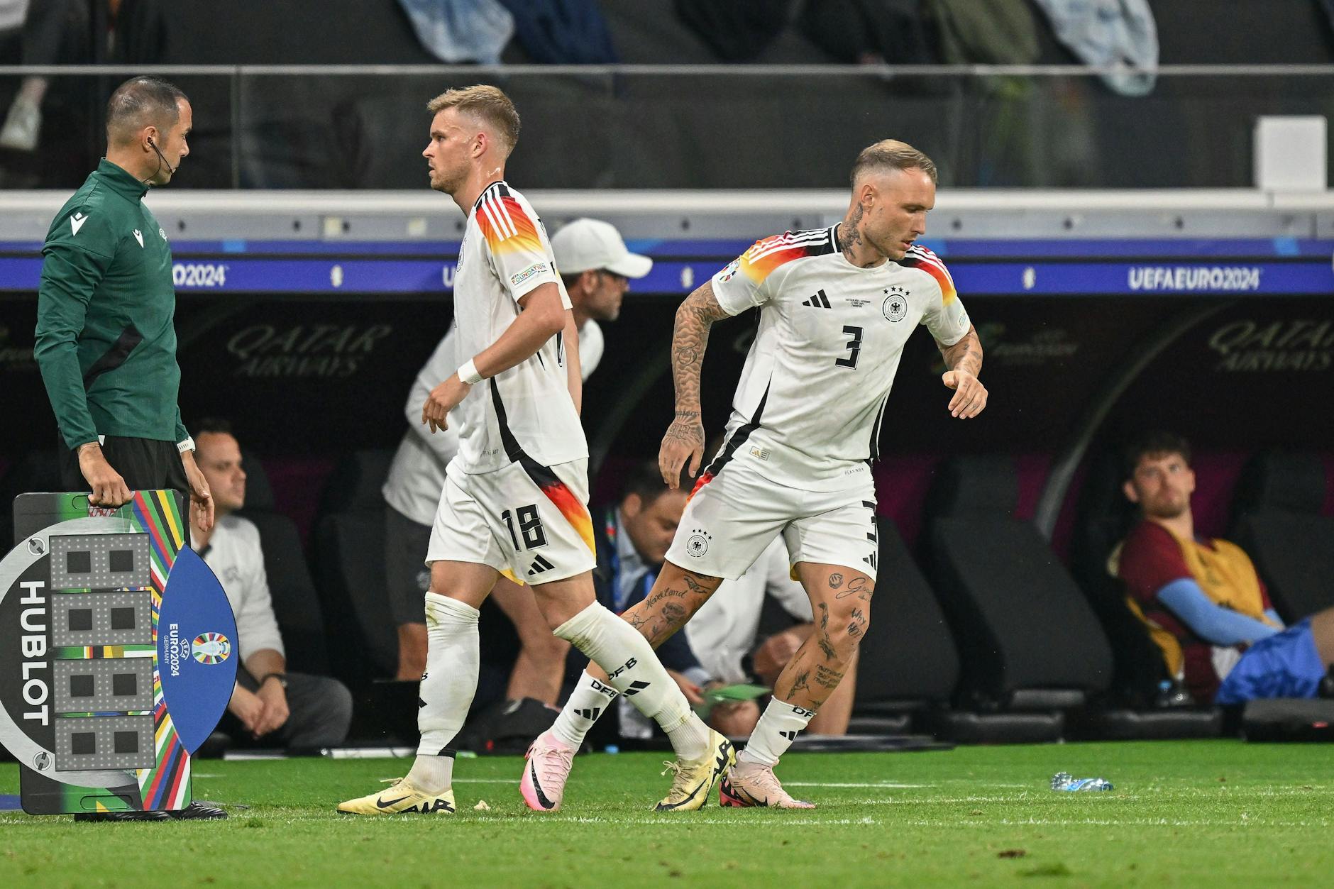 Gegen die Schweiz und dann gegen Dänemark musste Maximilan Mittelstädt für David Raum (r.) Platz machen. 