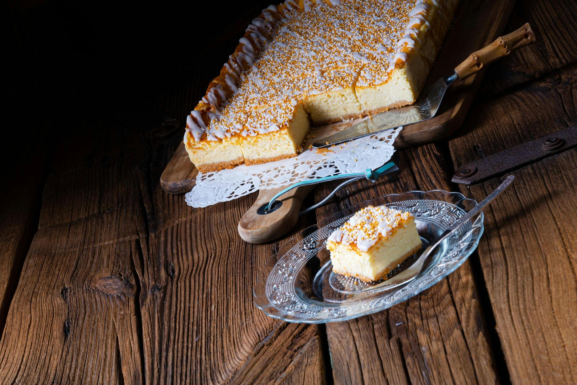 Probieren Sie das Rezept für Buttermilch-Kokos-Kuchen gleich mal aus.