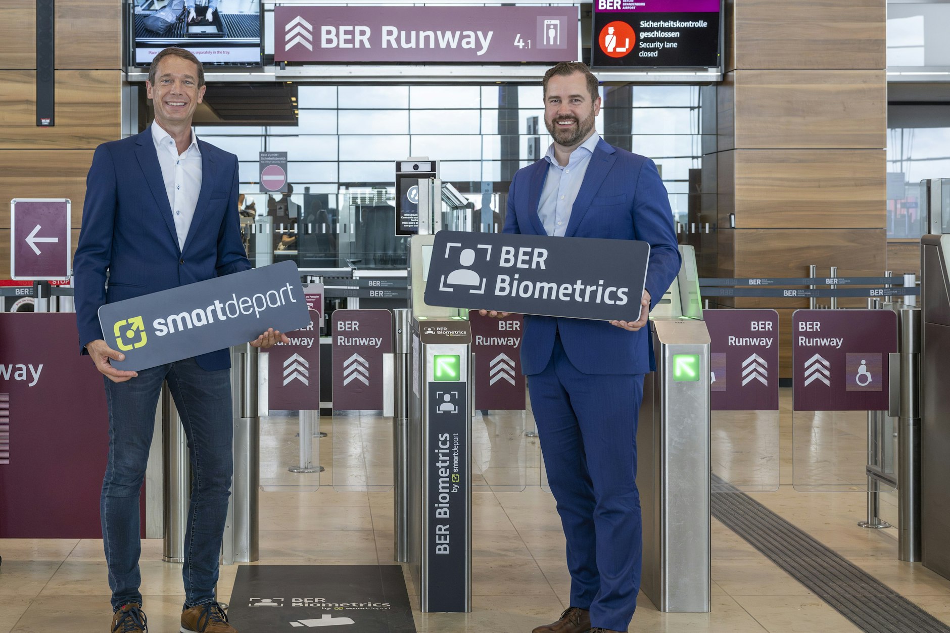 Frank Pfleiderer, Geschäftsführer von AirSphere (links) und Thomas Hoff Andersson, Teil-Geschäftsführer beim BER