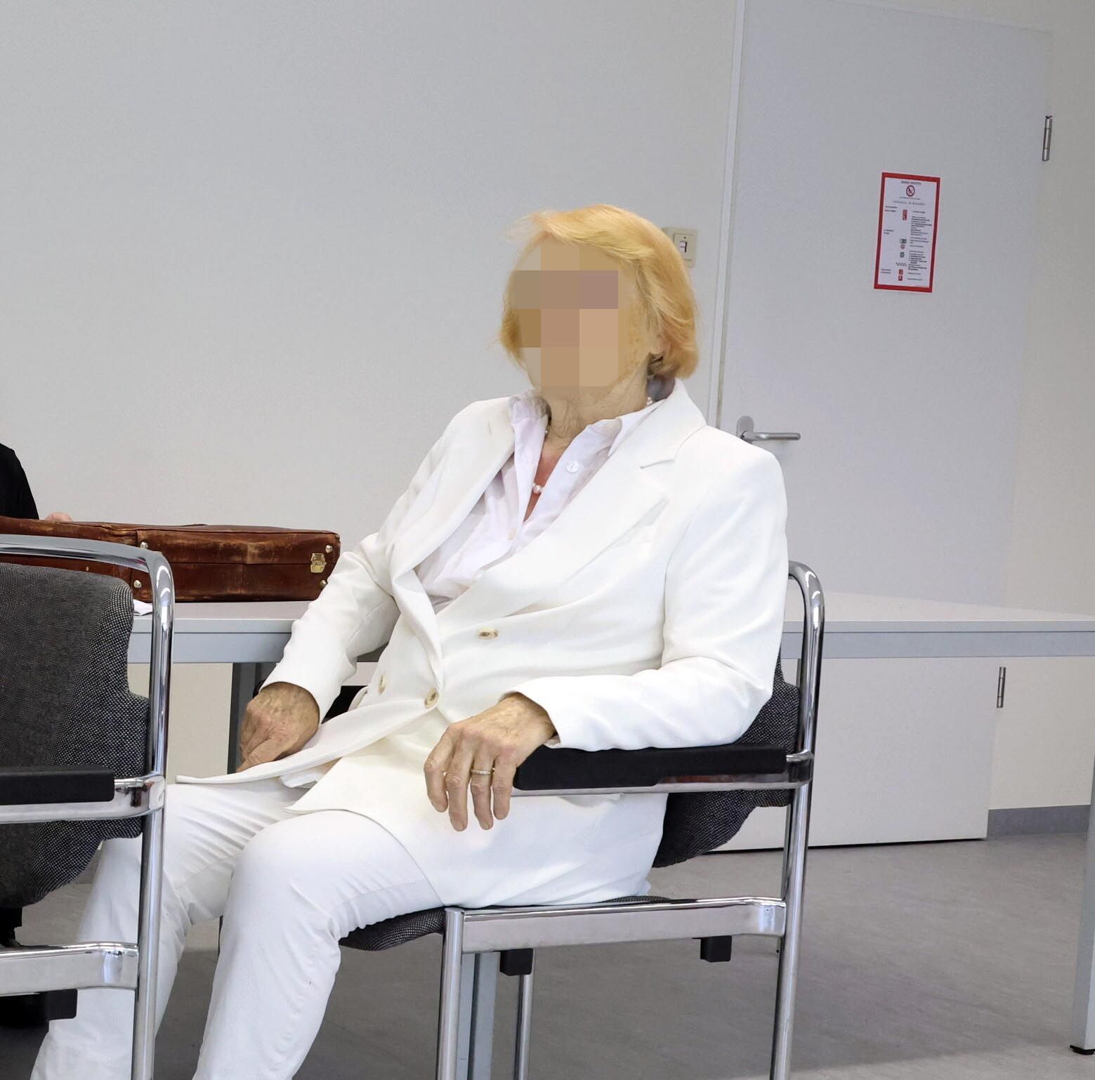 Wie krank ist das? Corona-Ärztin (79) stellt falsche Impfnachweise aus