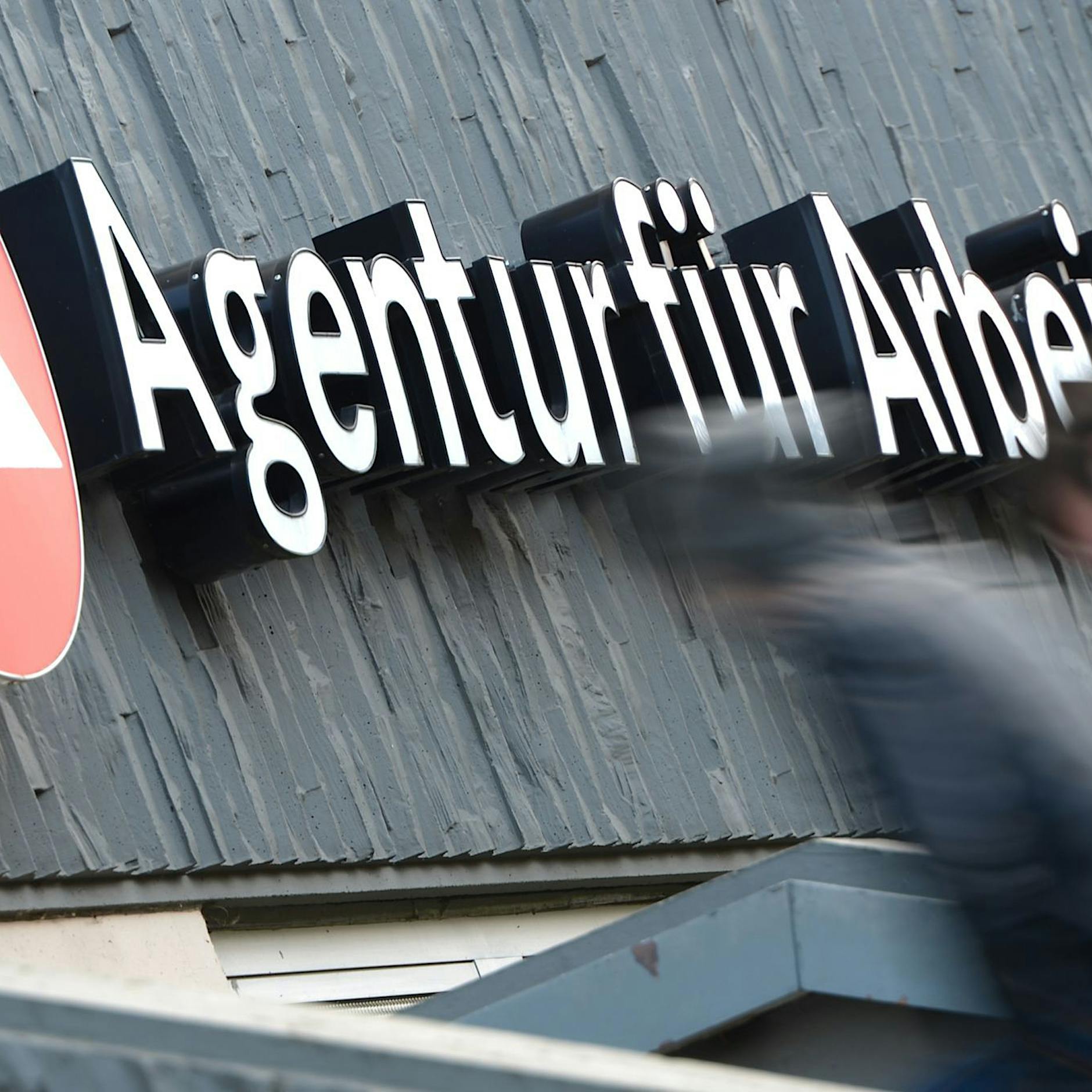 Arbeitsvermittlung in Deutschland: Präsenzpflicht soll wegfallen