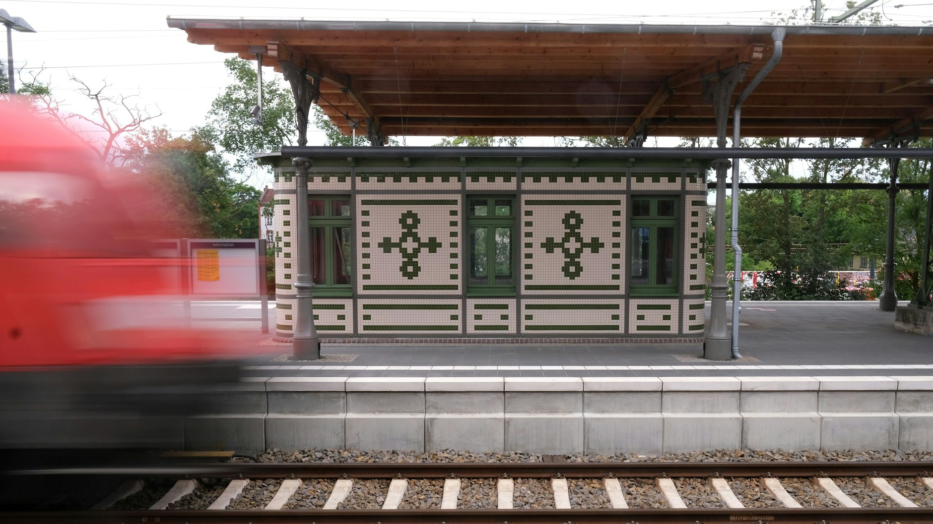 Altes bewahren und trotzdem ein Bahnhof für die Zukunft. Am Bahnhof Schöneweide wurden historische Elemente integriert.&nbsp;
