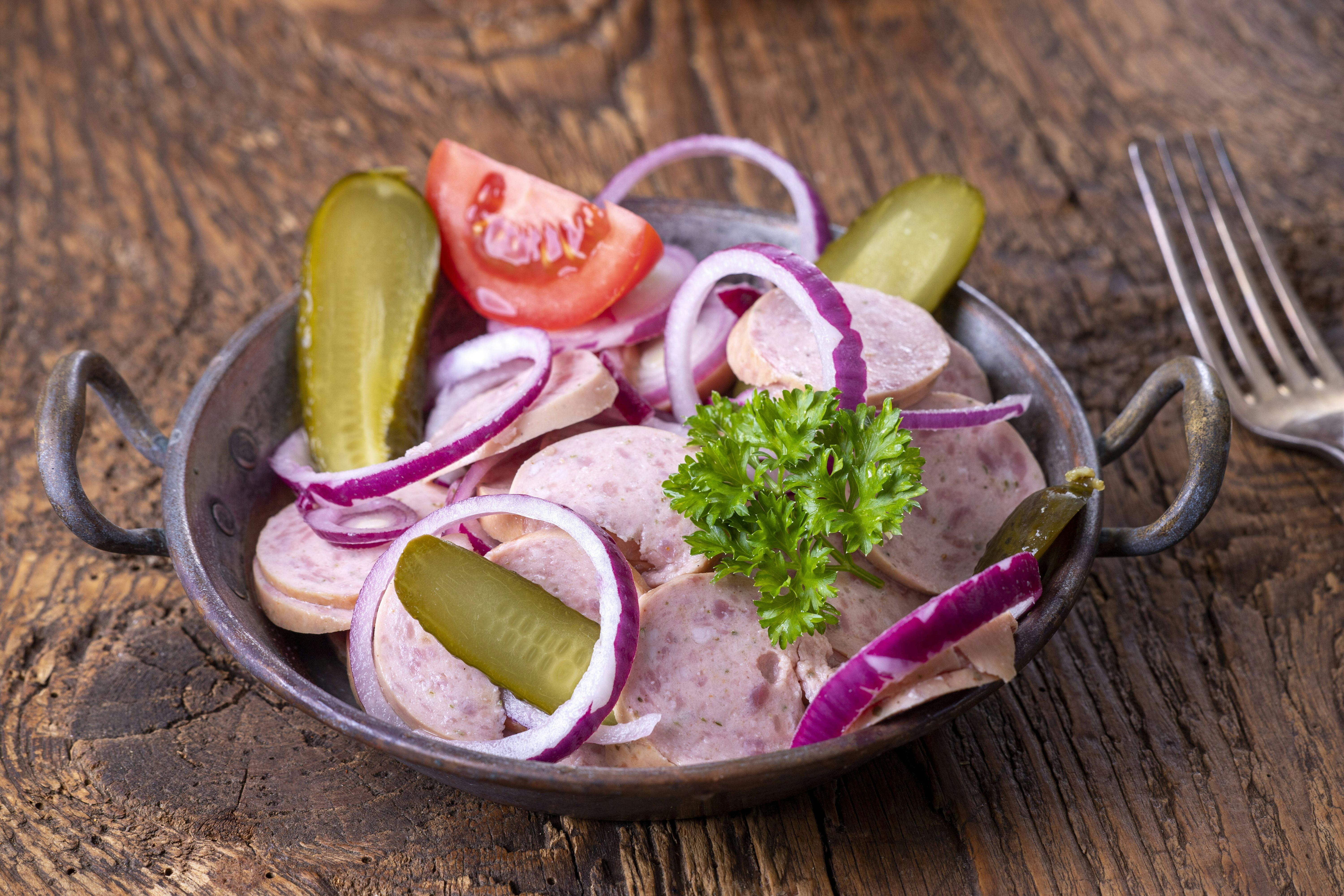 Rezept für Bockwurstsalat: Genialer Wurstsalat aus dem DDR-Kochbuch