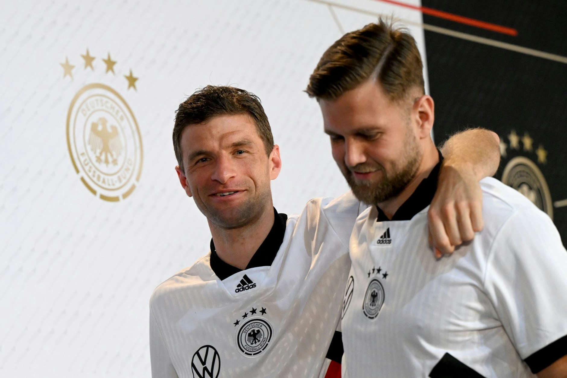 Mit Thomas Müller und Niclas Füllkrug würden viele Deutsche gerne mal ein Bierchen trinken.