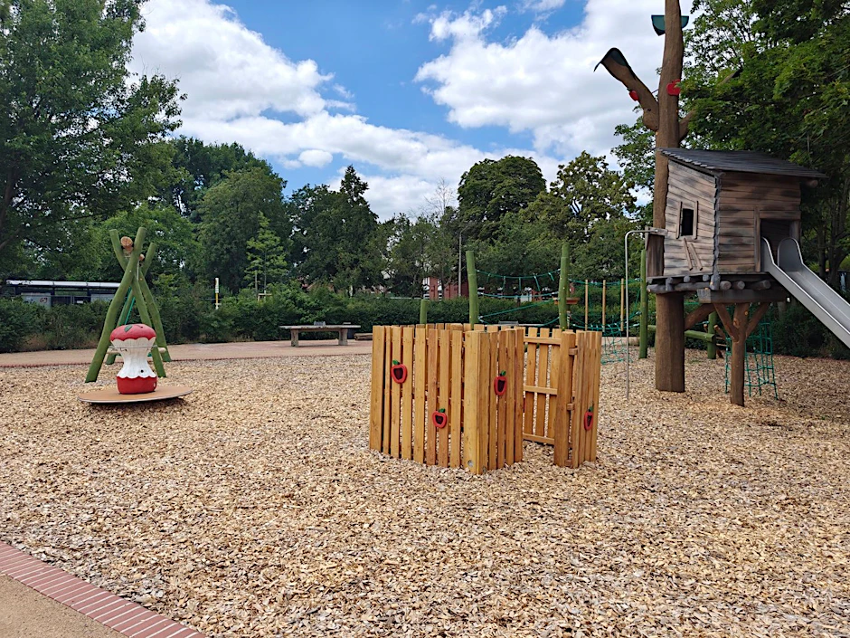 Der Spielplatz am Königsheideweg 215 Ecke Weststraße in Johannisthal wird am 11. Juli eröffnet.