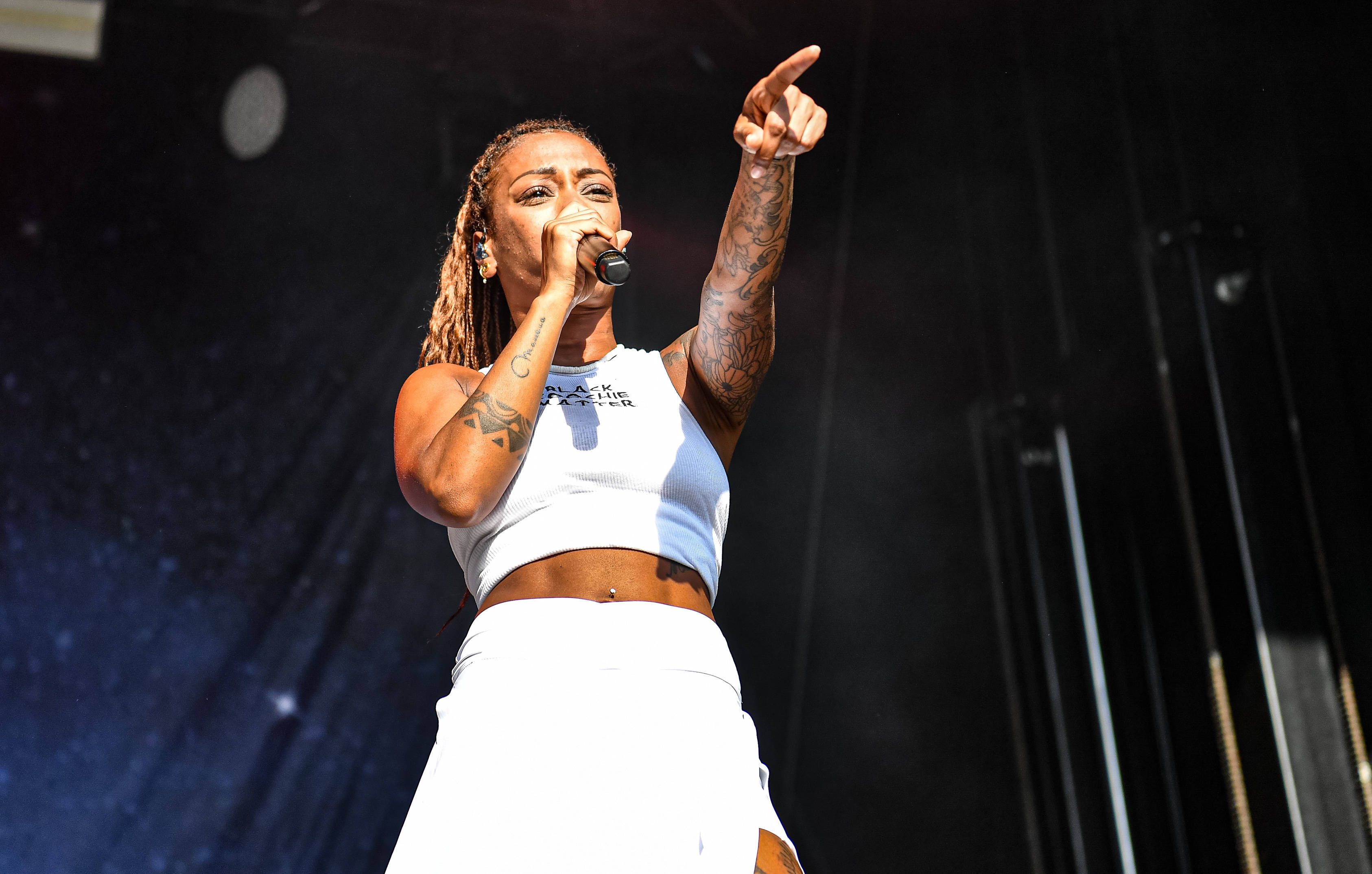 Skandal-Rapperin Nura fliegt von Fanmeile – Auftritt geplatzt!