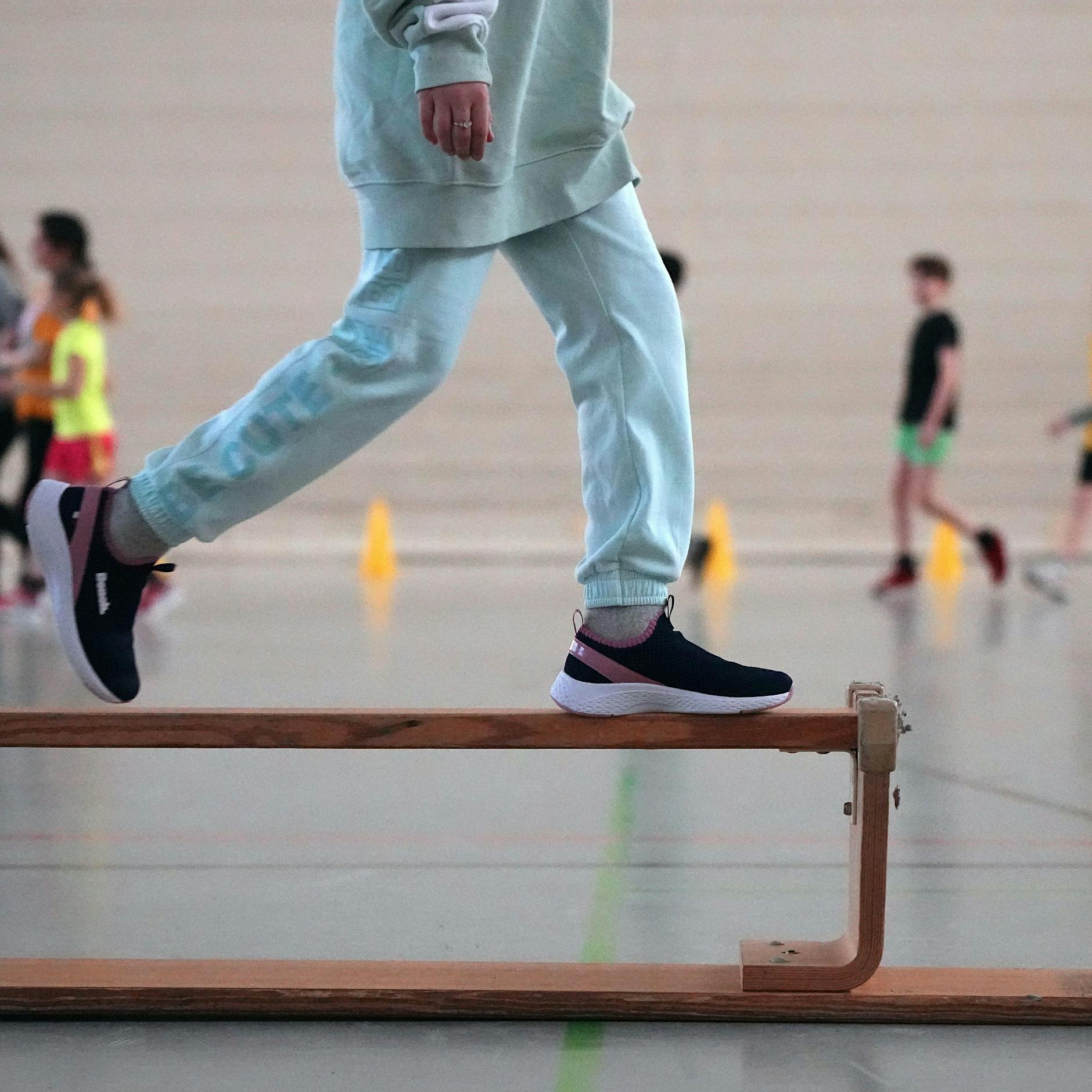 Horror in Schule: Junge (9) bricht im Sportunterricht zusammen – tot!