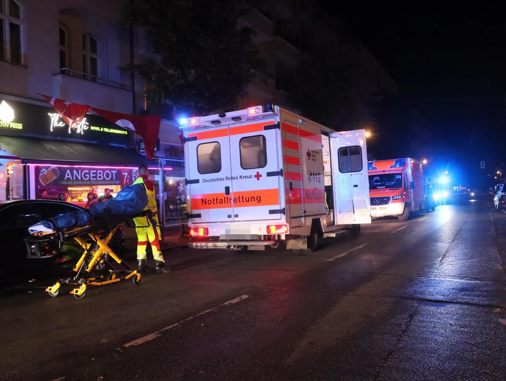 Neukölln: Gruppe attackiert und verletzt Rettungskräfte