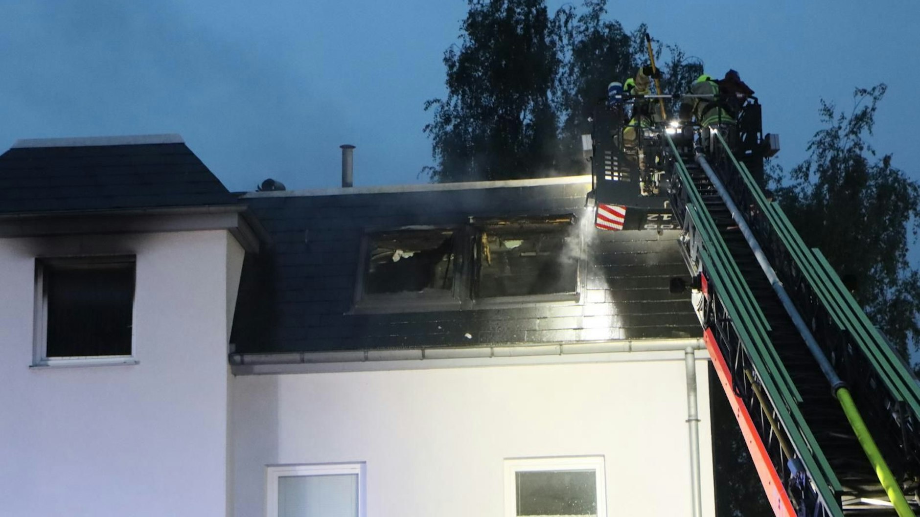 Beim Brand in Mariendorf wurde eine Person lebensgefährlich verletzt. 