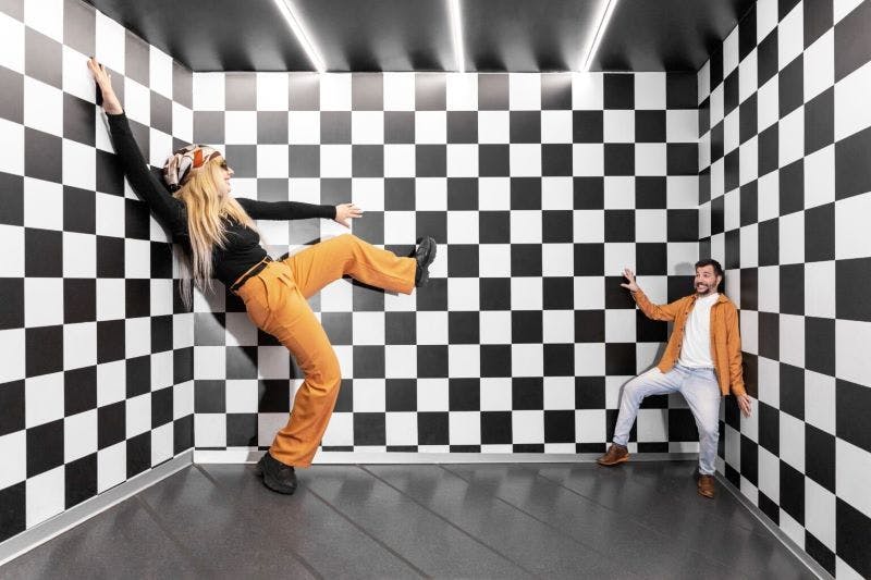 <strong>Ames Room</strong> - Sieh Deinen Liebsten beim Schrumpfen und Wachsen zu.