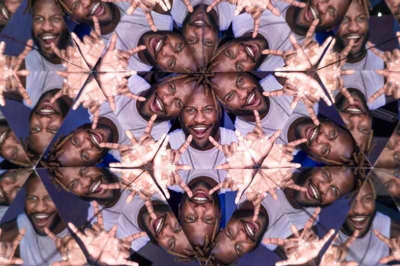 <strong>Kaleidoskop </strong>- Versuche doch mal zu zählen, wie viele Gesichter Du siehst ...