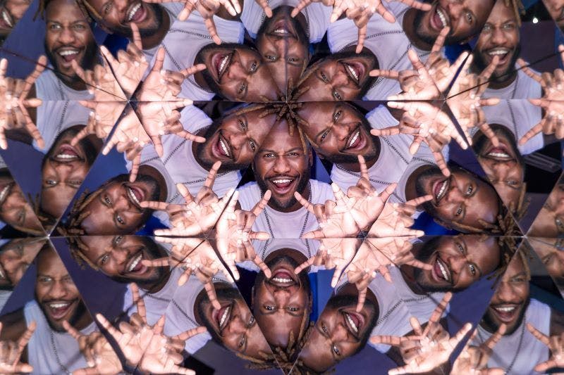 <strong>Kaleidoskop </strong>- Versuche doch mal zu zählen, wie viele Gesichter Du siehst ...