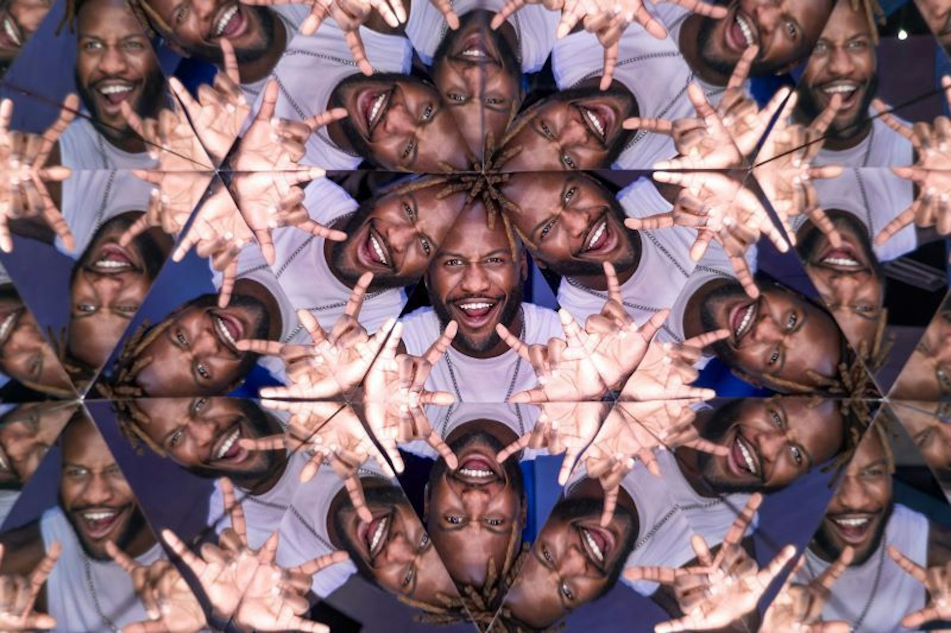 <strong>Kaleidoskop </strong>- Versuche doch mal zu zählen, wie viele Gesichter Du siehst ...