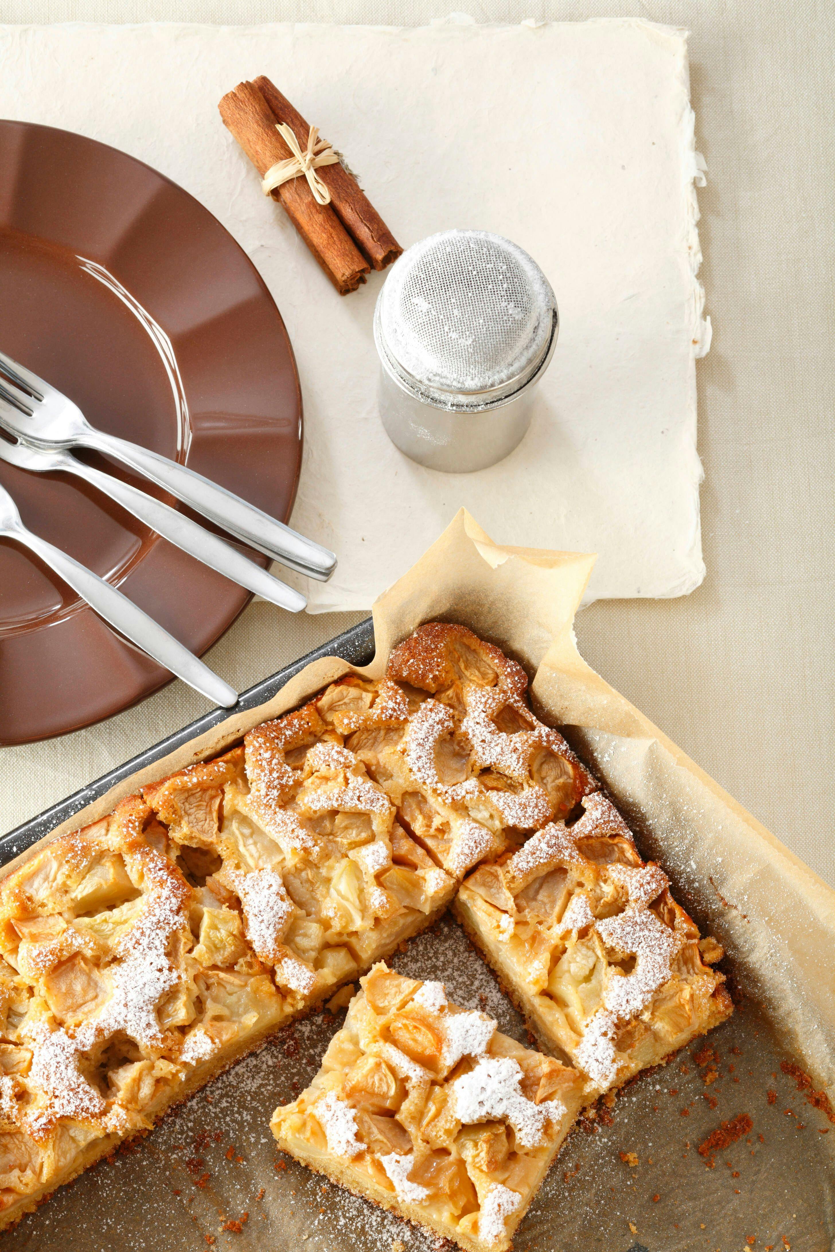 Rezept für Omas Apfelkuchen vom Blech: Saftiger Klassiker aus der DDR