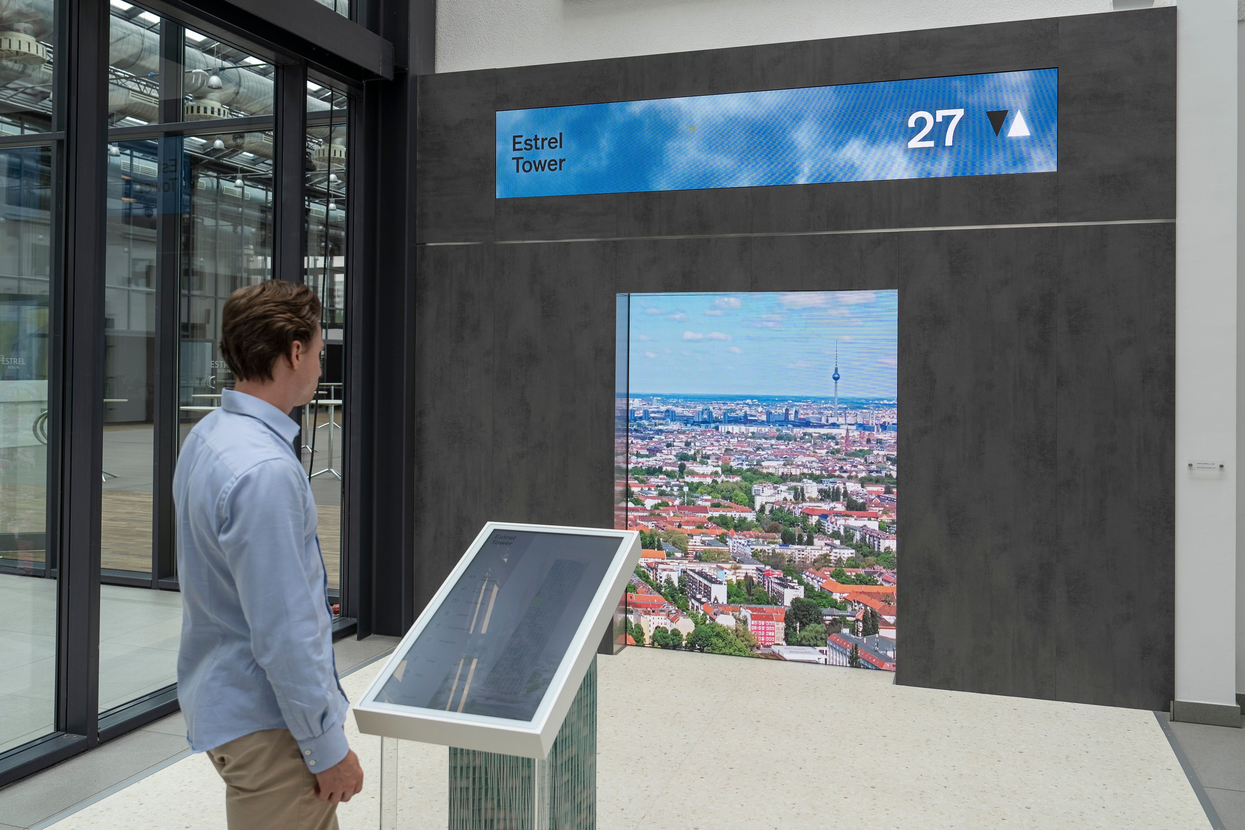 Berlin im Aufzugfieber! Estrel Hotel mit neuer Himmels-Attraktion