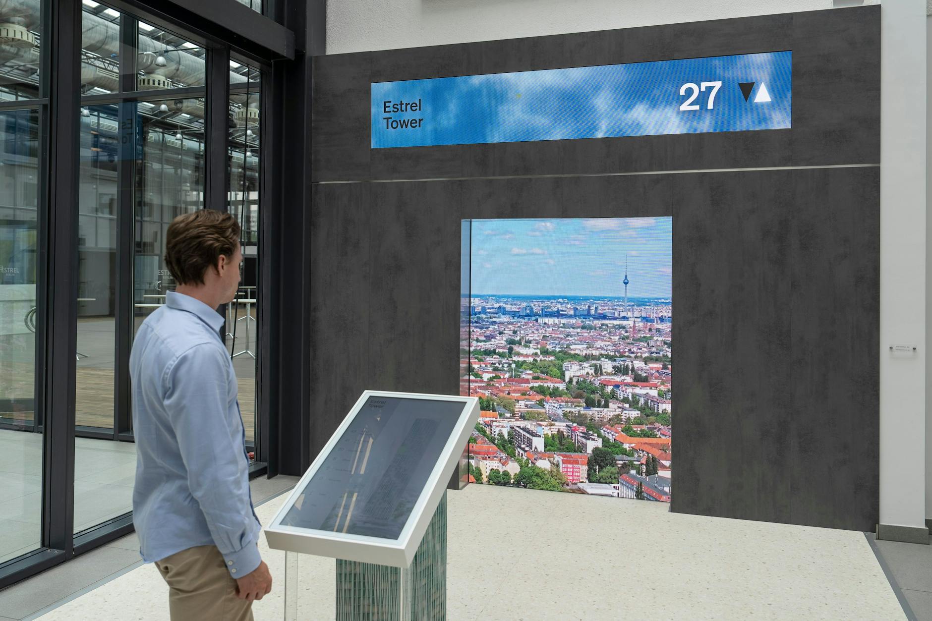 So sieht die Simulation aus. Es ist eine virtuelle Erkundung rauf in den Estrel Tower.