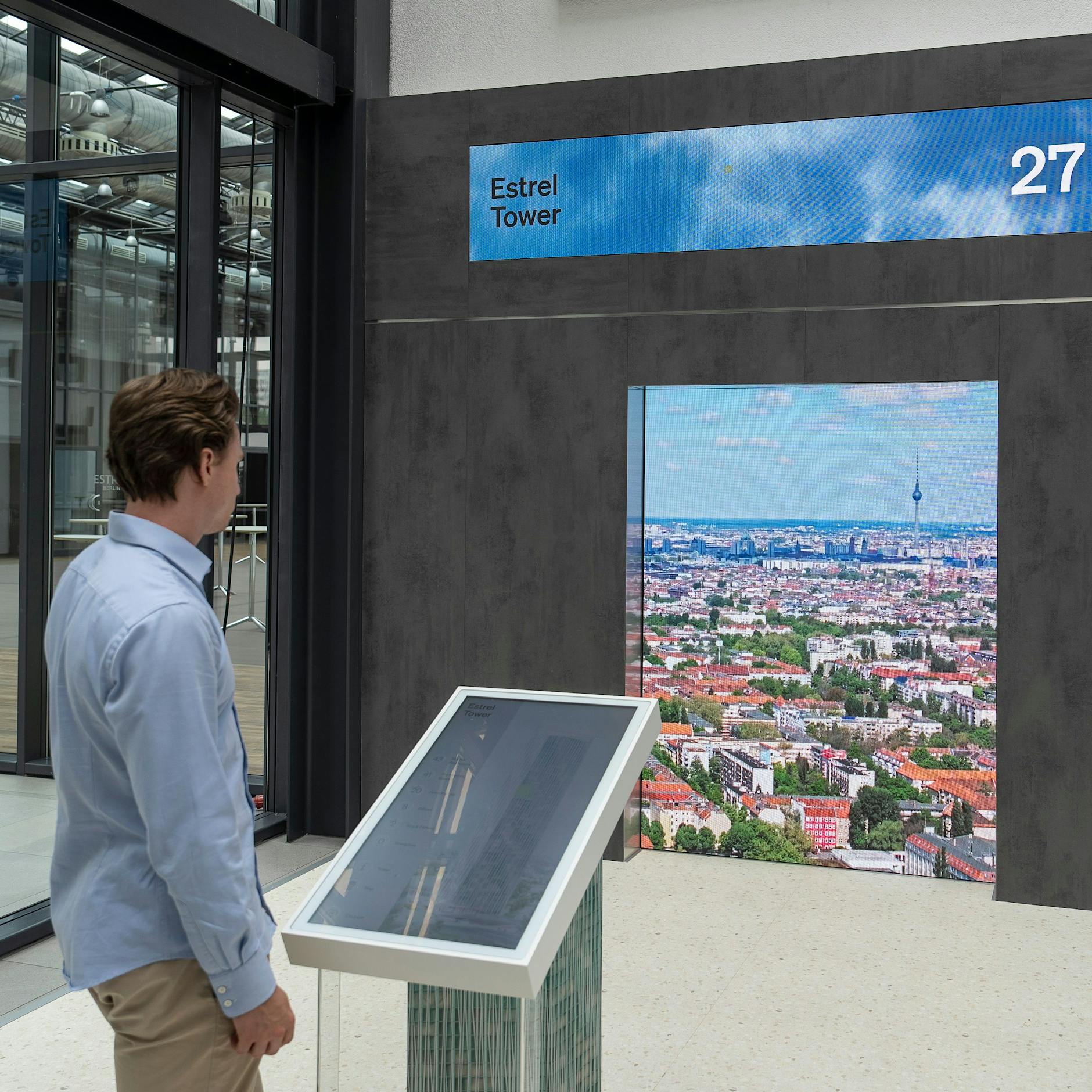 Berlin im Aufzugfieber! Estrel Hotel mit neuer Himmels-Attraktion