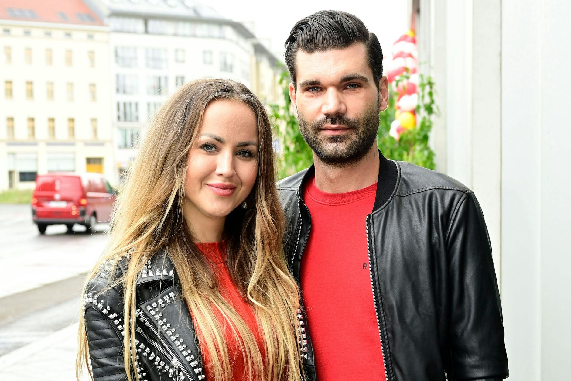 Mike Cees mit seiner neuen Freundin Delia Grösch.