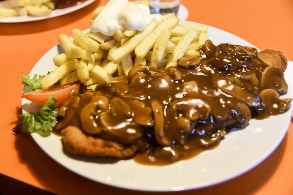 Probieren Sie das Rezept für Jägerschnitzel West gleich mal aus.